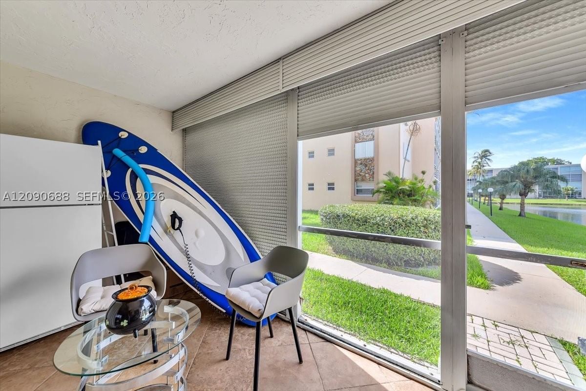 Real estate property located at 424 10th St #104, Broward, Meadowbrook Lakes Condo, Dania Beach, FL