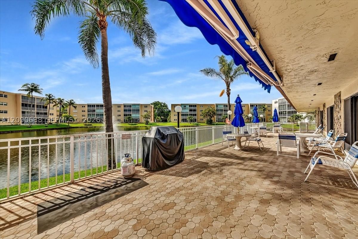 Real estate property located at 424 10th St #104, Broward, Meadowbrook Lakes Condo, Dania Beach, FL