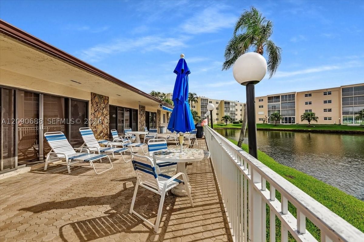 Real estate property located at 424 10th St #104, Broward, Meadowbrook Lakes Condo, Dania Beach, FL