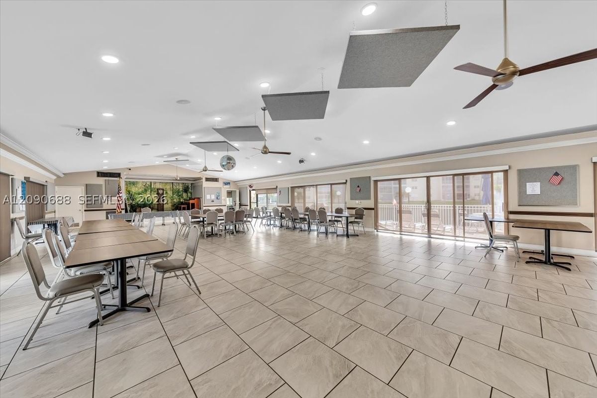 Real estate property located at 424 10th St #104, Broward, Meadowbrook Lakes Condo, Dania Beach, FL