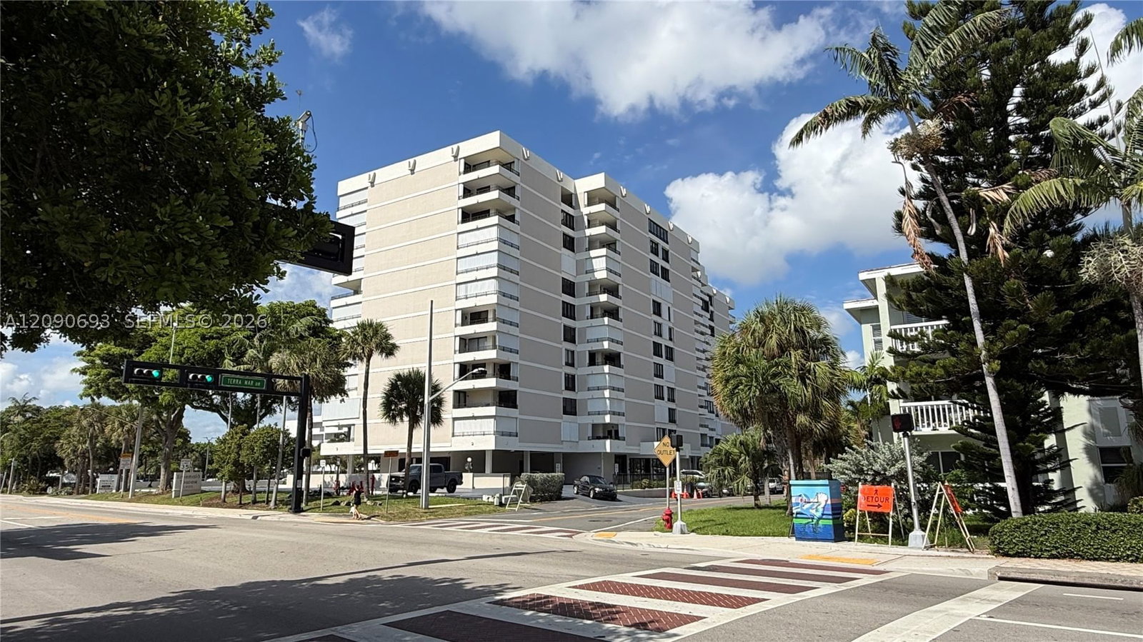 Real estate property located at 1401 Ocean Blvd #1001, Broward, Emerald Tower Condo, Pompano Beach, FL