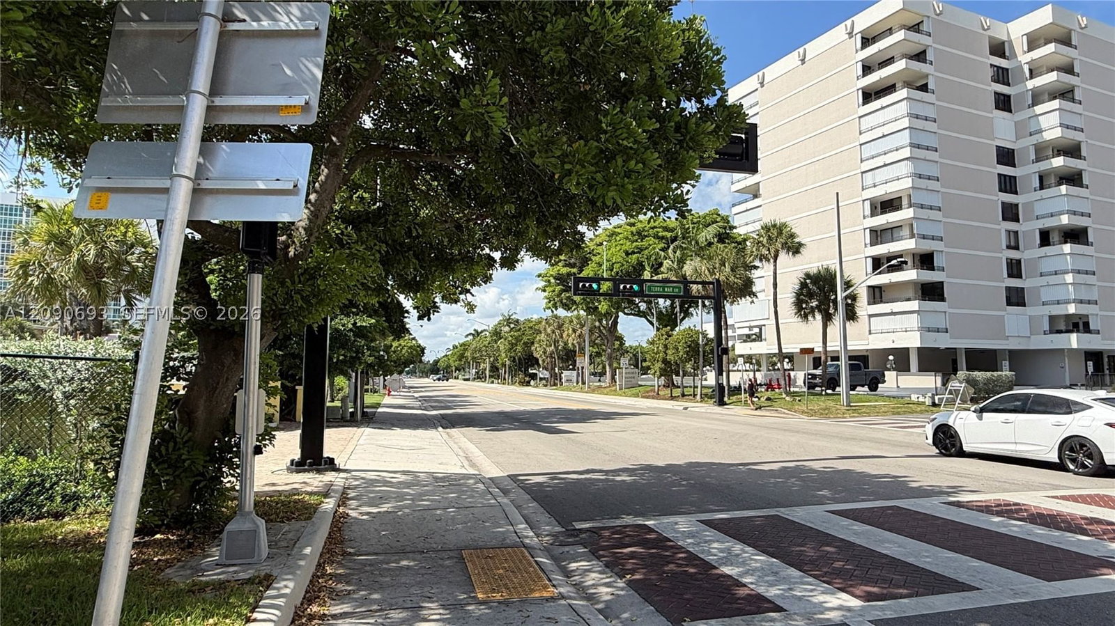 Real estate property located at 1401 Ocean Blvd #1001, Broward, Emerald Tower Condo, Pompano Beach, FL