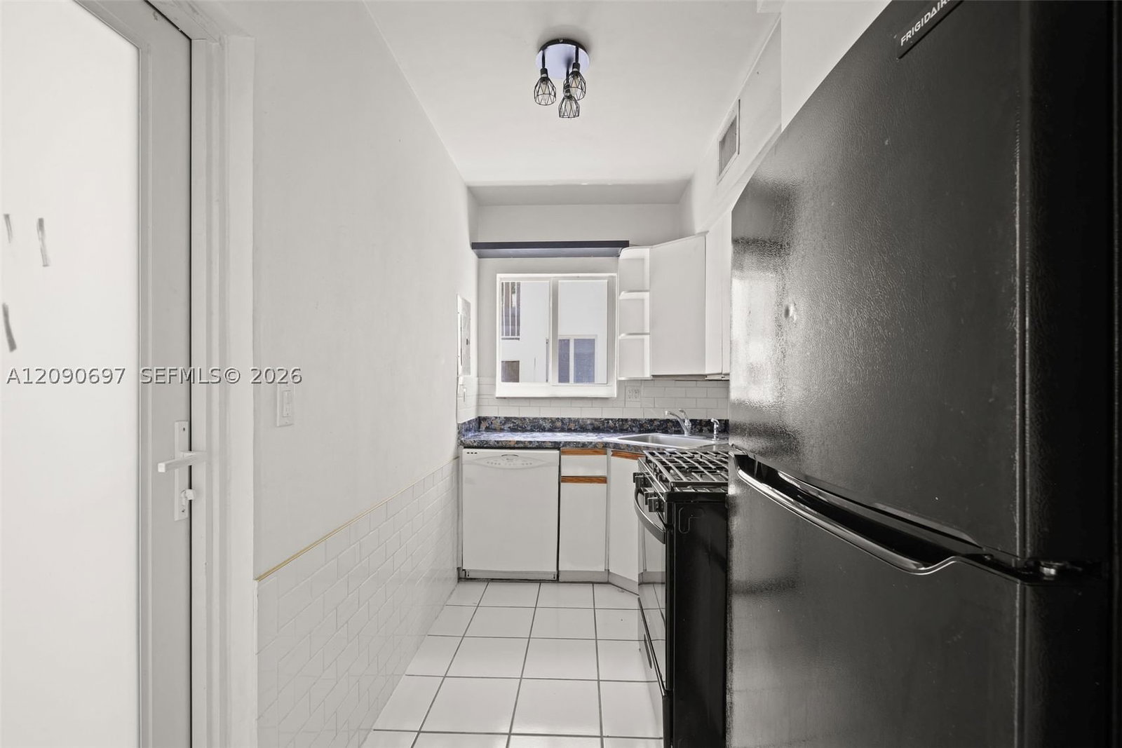 Real estate property located at 1130 Venetian Way #1D, Miami-dade, Sandpiper Villas Co-op, Miami, FL