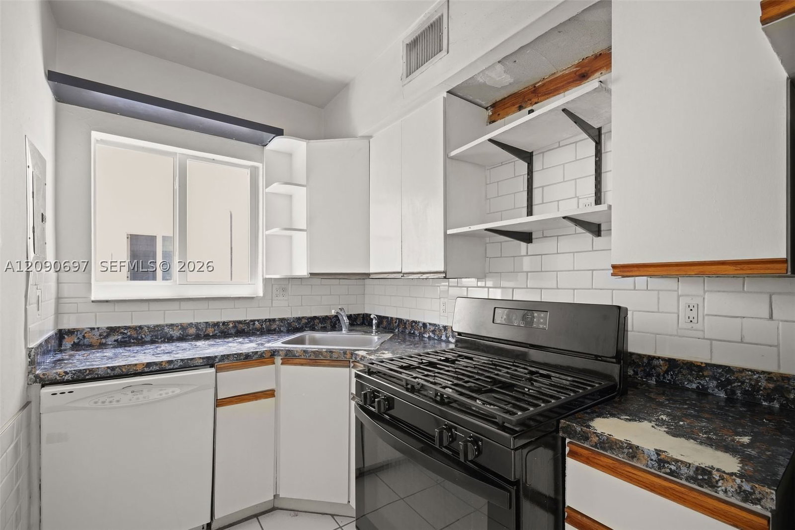 Real estate property located at 1130 Venetian Way #1D, Miami-dade, Sandpiper Villas Co-op, Miami, FL
