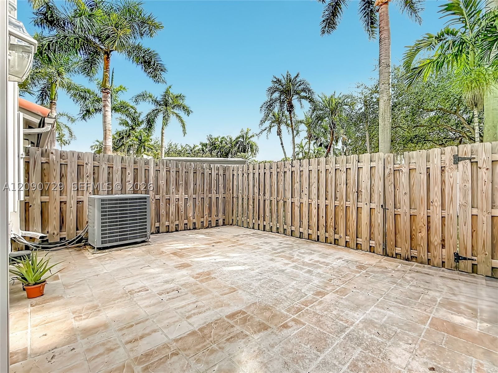 Real estate property located at 5073 114th Ct, Miami-dade, Doral Landings Townhomes, Doral, FL