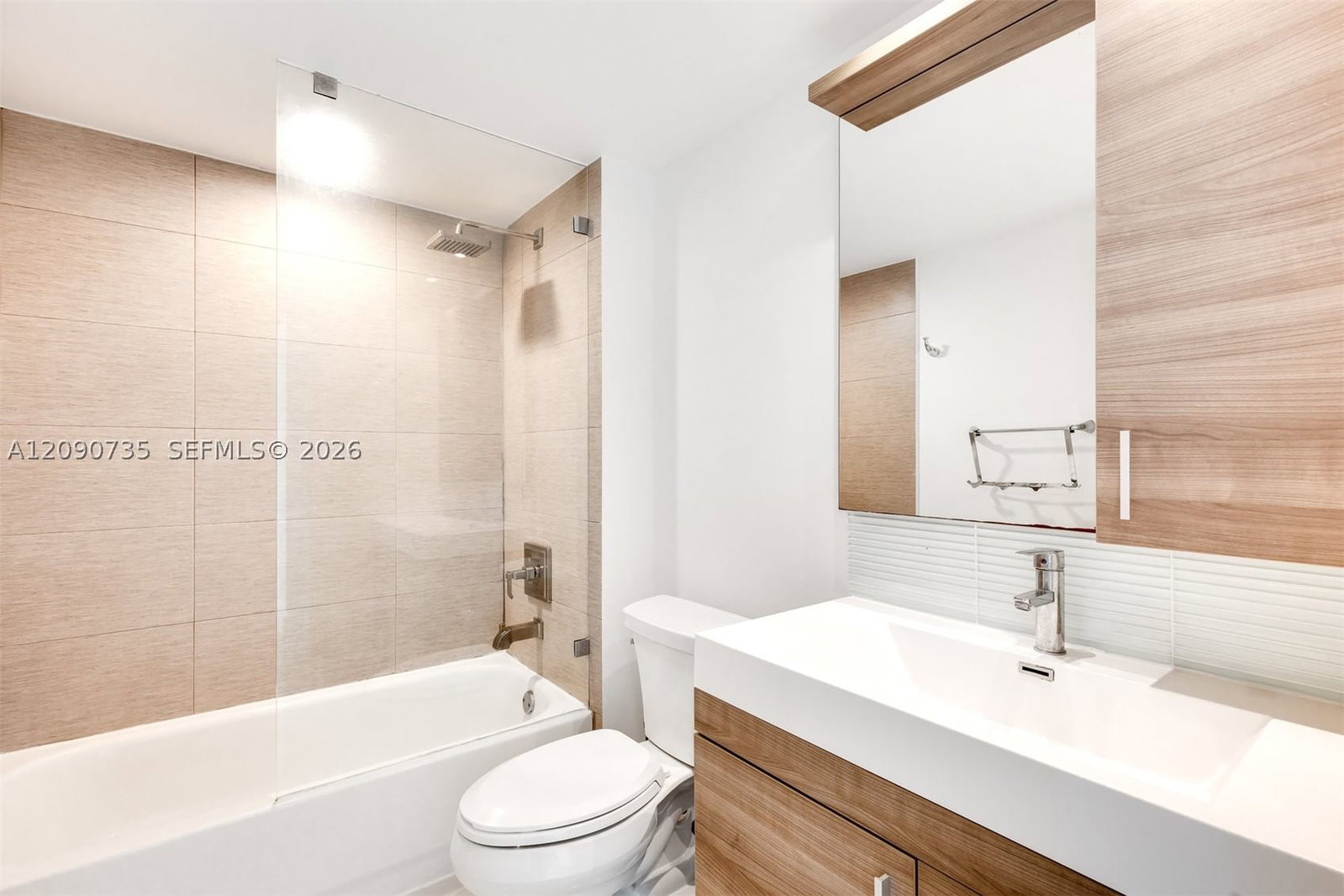 Real estate property located at 650 west ave #2710, Miami-dade, The Floridian Condo, Miami Beach, FL
