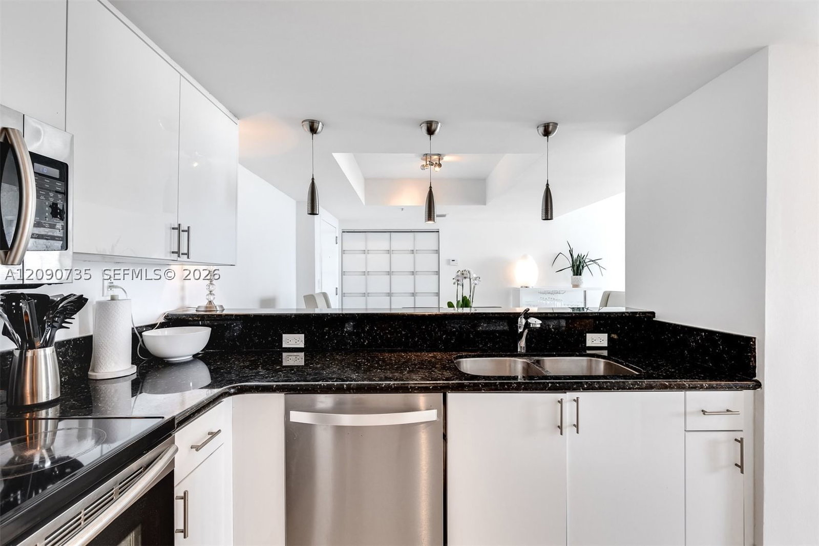 Real estate property located at 650 west ave #2710, Miami-dade, The Floridian Condo, Miami Beach, FL