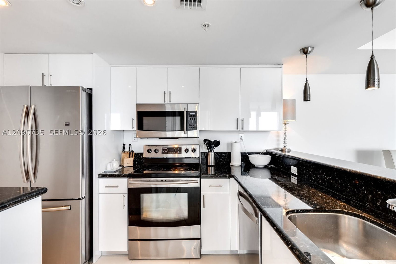 Real estate property located at 650 west ave #2710, Miami-dade, The Floridian Condo, Miami Beach, FL