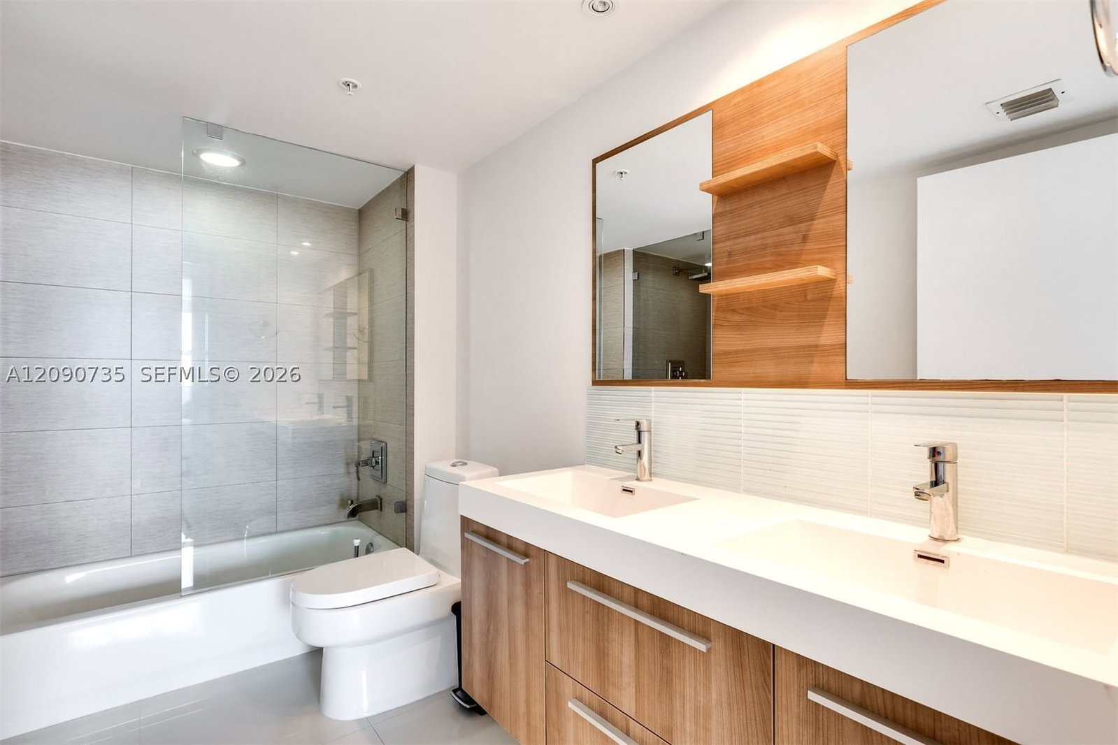 Real estate property located at 650 west ave #2710, Miami-dade, The Floridian Condo, Miami Beach, FL
