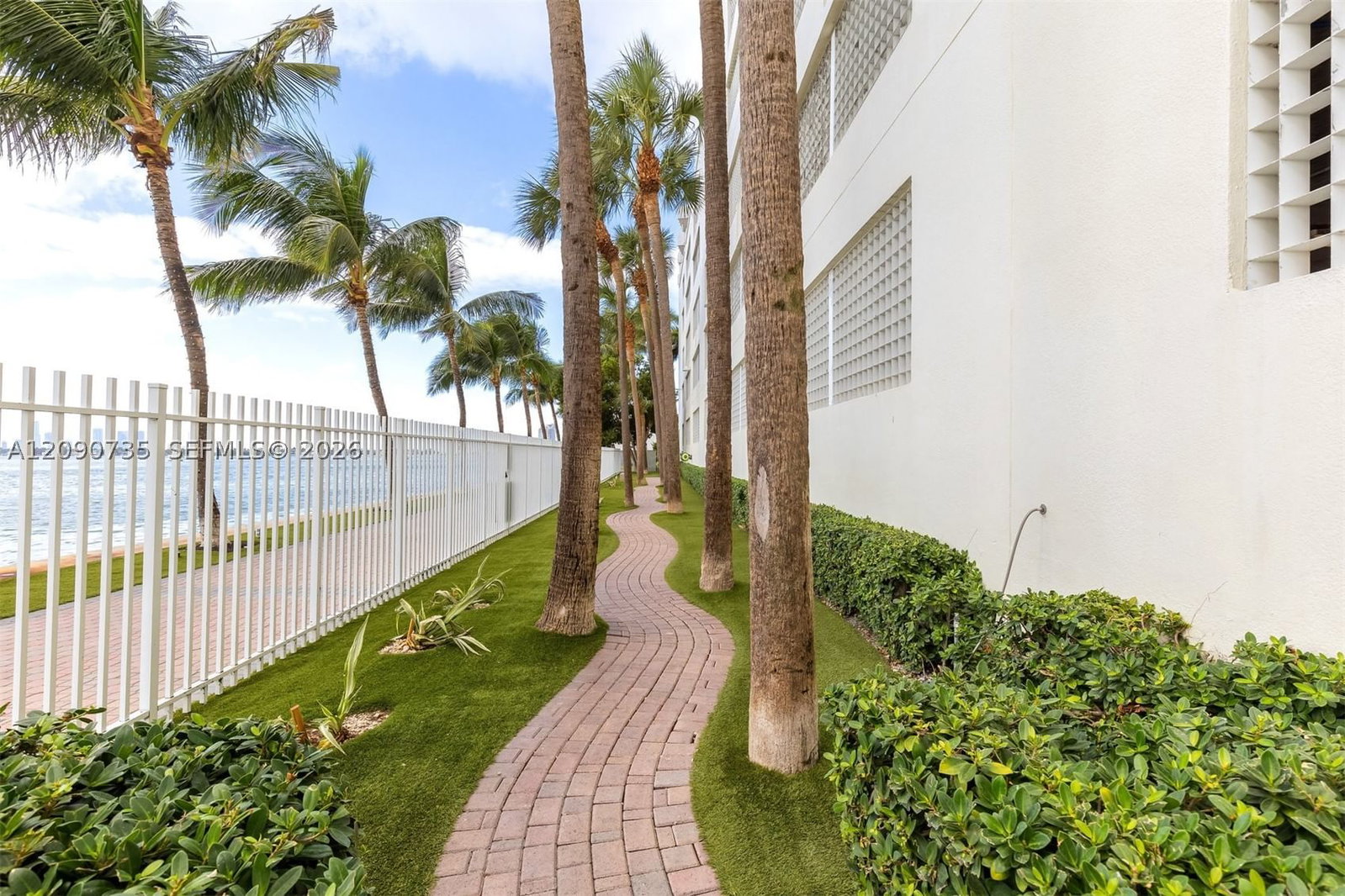 Real estate property located at 650 west ave #2710, Miami-dade, The Floridian Condo, Miami Beach, FL