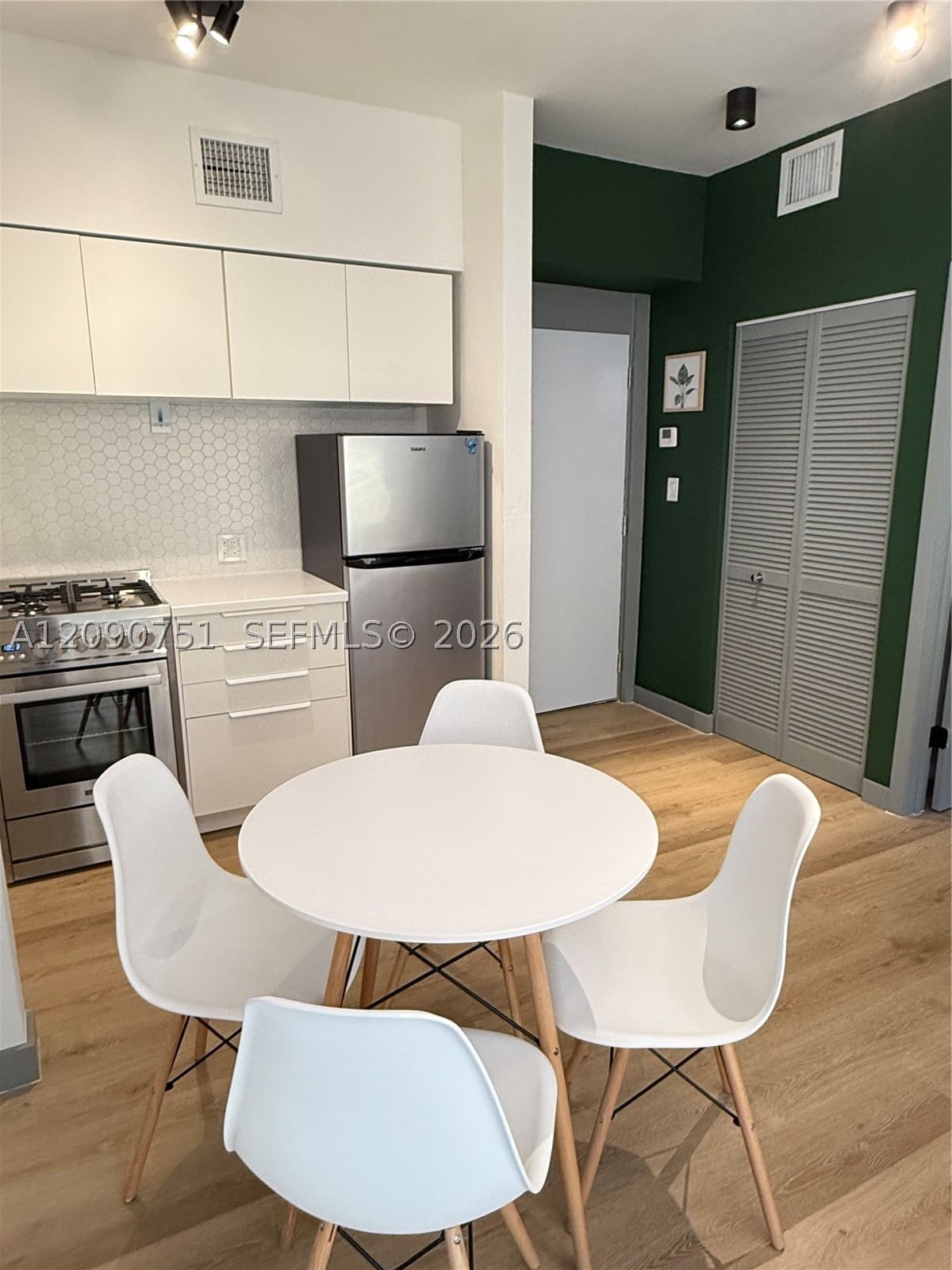 Real estate property located at 1320 Drexel Ave #302, Miami-dade, Windsor Plaza Condo, Miami Beach, FL
