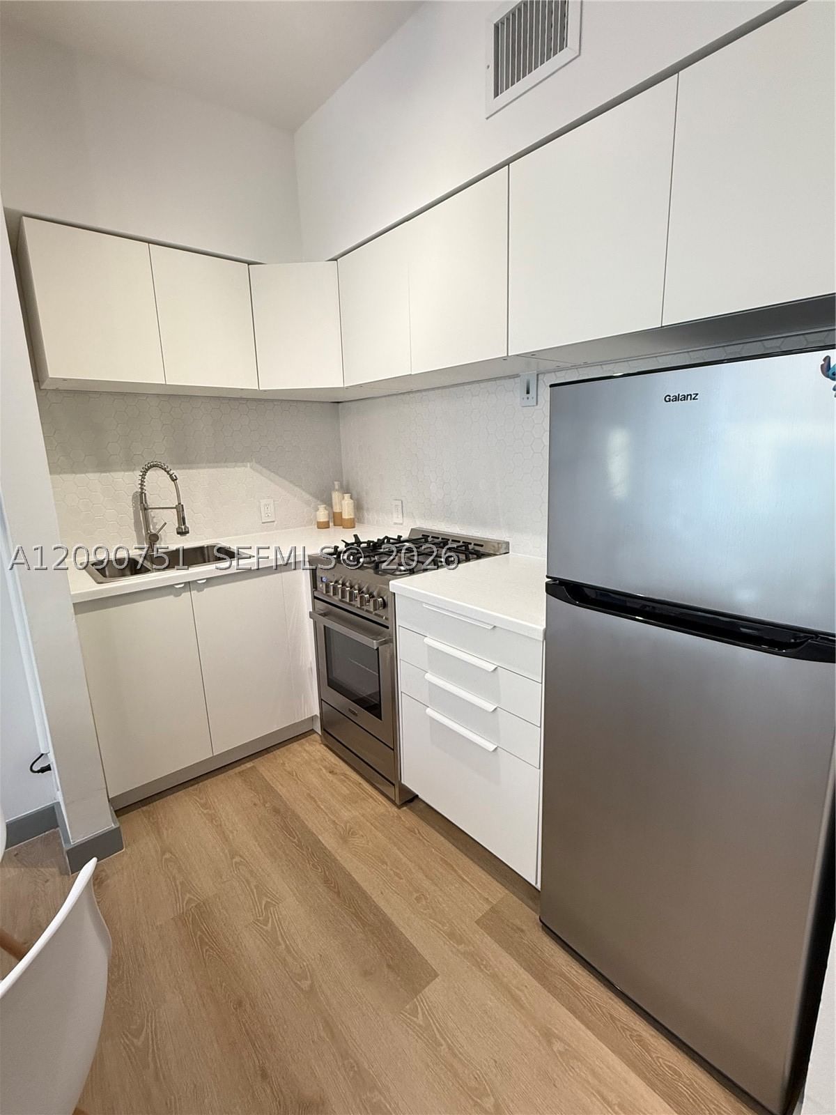 Real estate property located at 1320 Drexel Ave #302, Miami-dade, Windsor Plaza Condo, Miami Beach, FL
