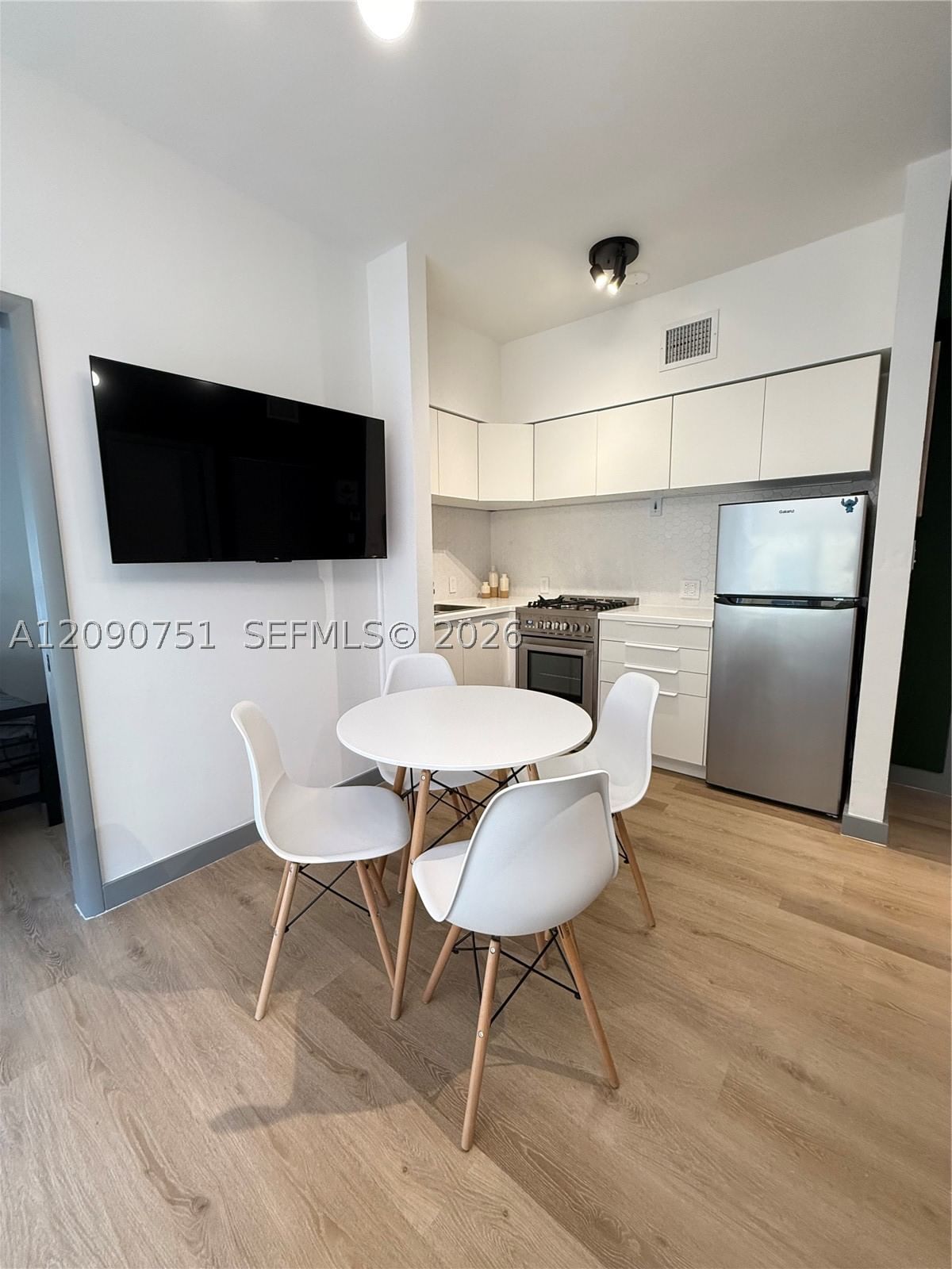 Real estate property located at 1320 Drexel Ave #302, Miami-dade, Windsor Plaza Condo, Miami Beach, FL