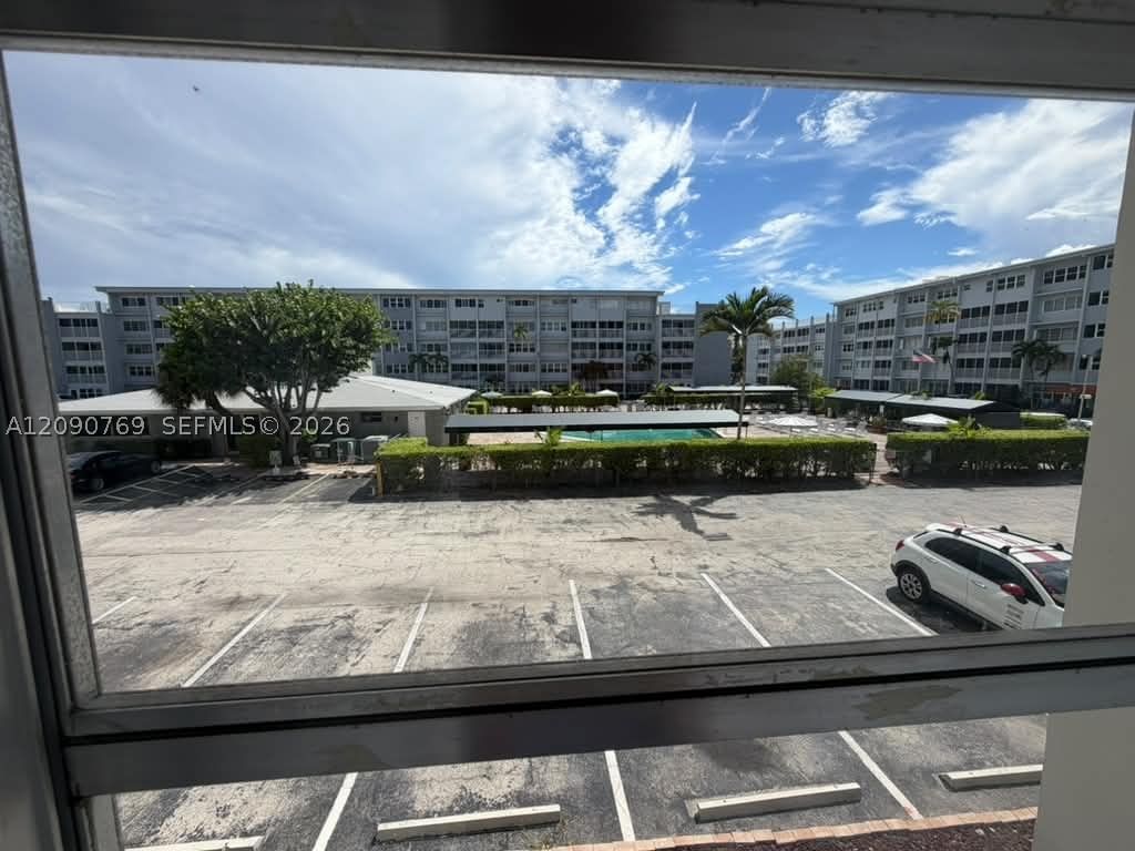 Real estate property located at 330 2nd St #202E, Broward, Third Gulfstream Garden, Hallandale Beach, FL