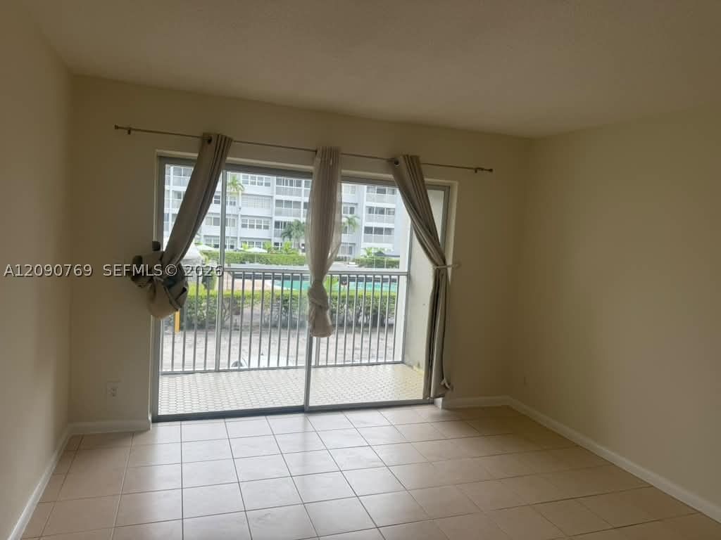Real estate property located at 330 2nd St #202E, Broward, Third Gulfstream Garden, Hallandale Beach, FL