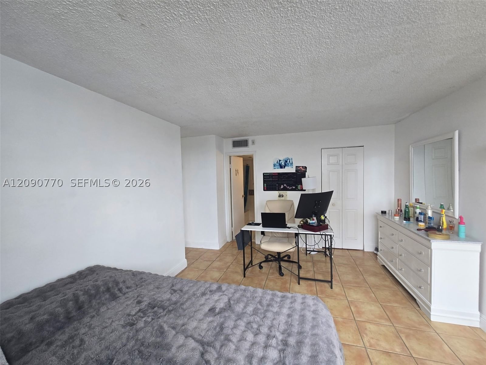 Real estate property located at , Miami-dade, Waterway Plaza Condo, Miami Beach, FL