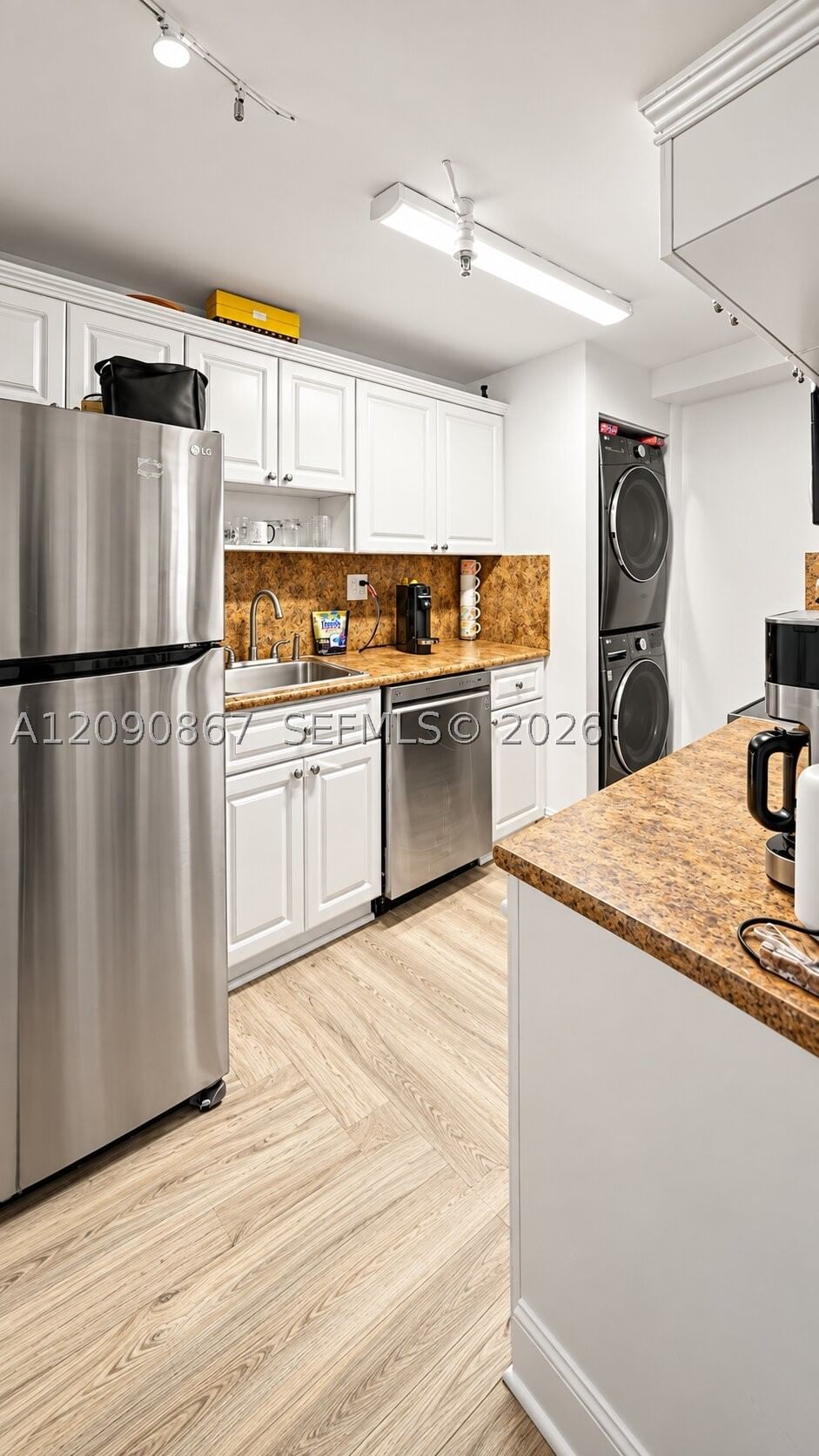 Real estate property located at 2457 Collins Ave #202, Miami-dade, The Royal Club Condo, Miami Beach, FL