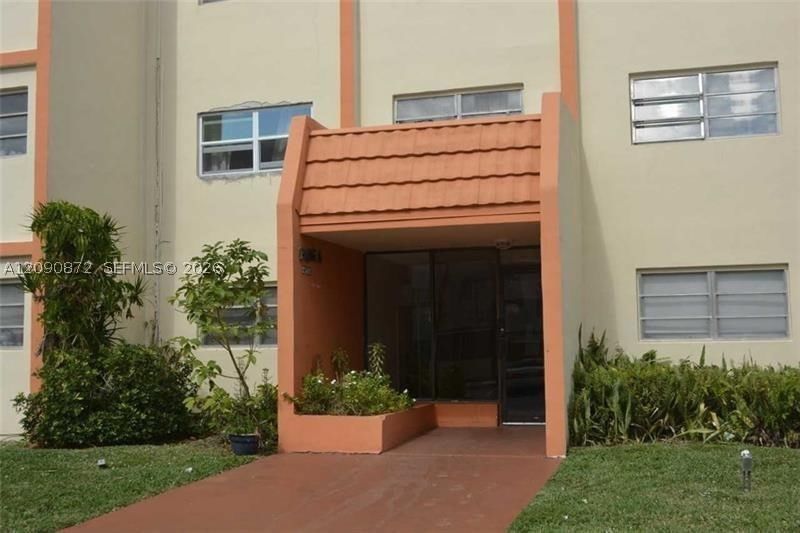 Real estate property located at 2501 41st Ave #302, Broward, Cypress Tree Condo Bldg 6, Lauderhill, FL