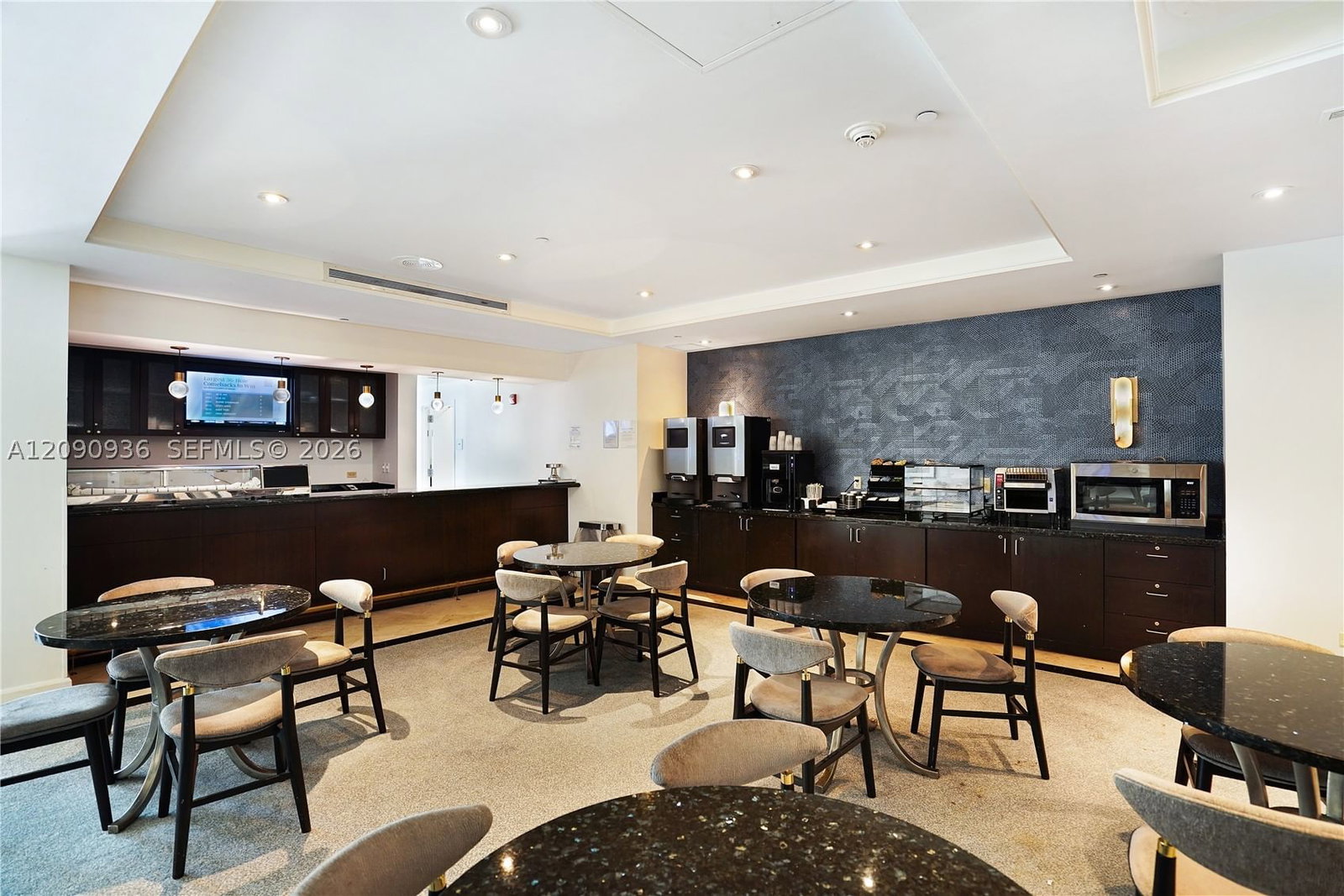Real estate property located at 4391 Collins Ave #307, Miami-dade, Fontainebleau Iii, Miami Beach, FL