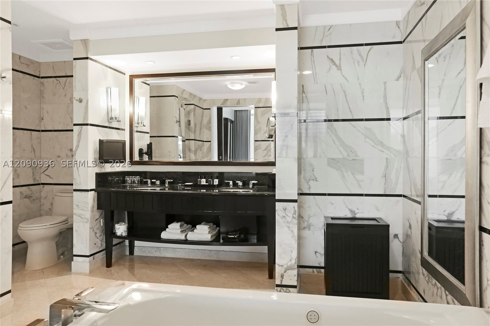 Real estate property located at 4391 Collins Ave #307, Miami-dade, Fontainebleau Iii, Miami Beach, FL
