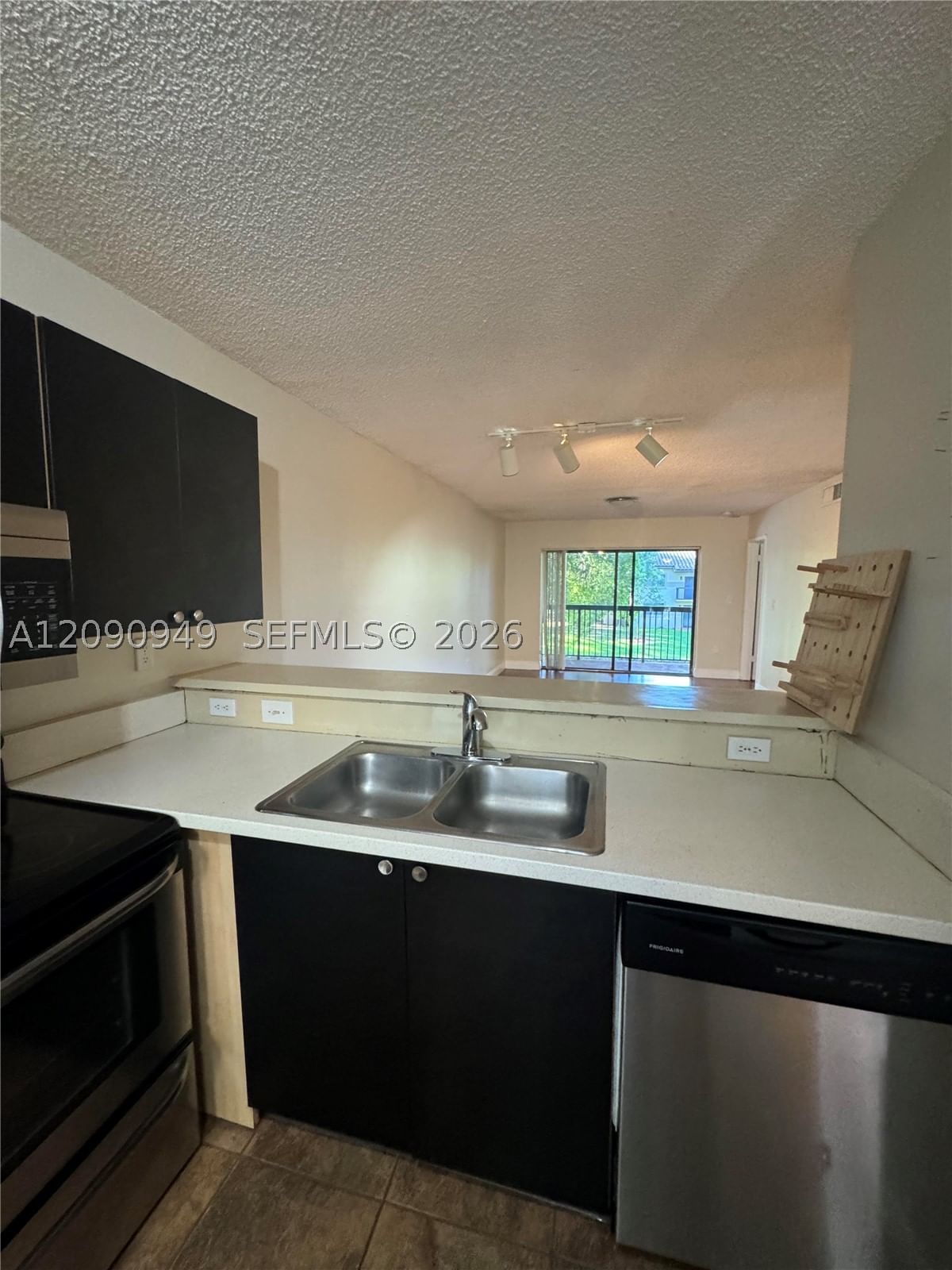Real estate property located at 9969 Nob Hill Ct #9969, Broward, Villas De Venezia Condo, Sunrise, FL