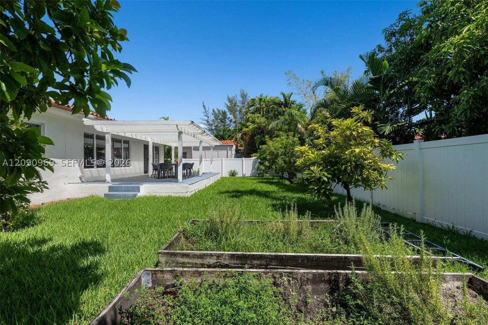 Real estate property located at 9217 Bay Dr, Miami-dade, Altos Del Mar No 5, Surfside, FL