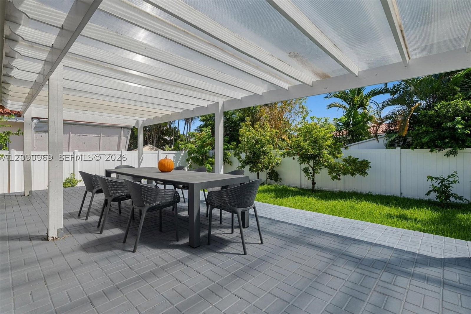 Real estate property located at 9217 Bay Dr, Miami-dade, Altos Del Mar No 5, Surfside, FL