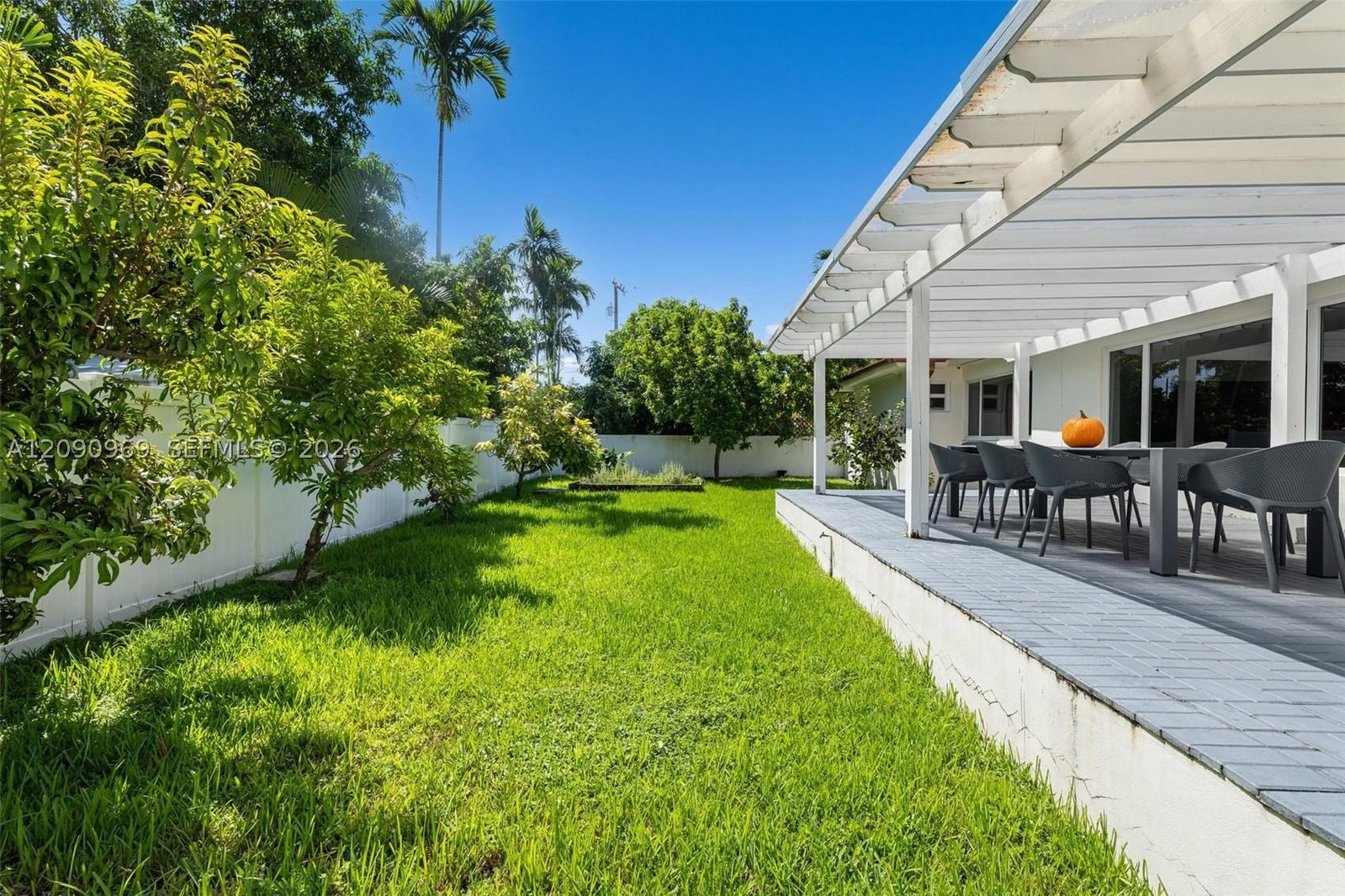 Real estate property located at 9217 Bay Dr, Miami-dade, Altos Del Mar No 5, Surfside, FL