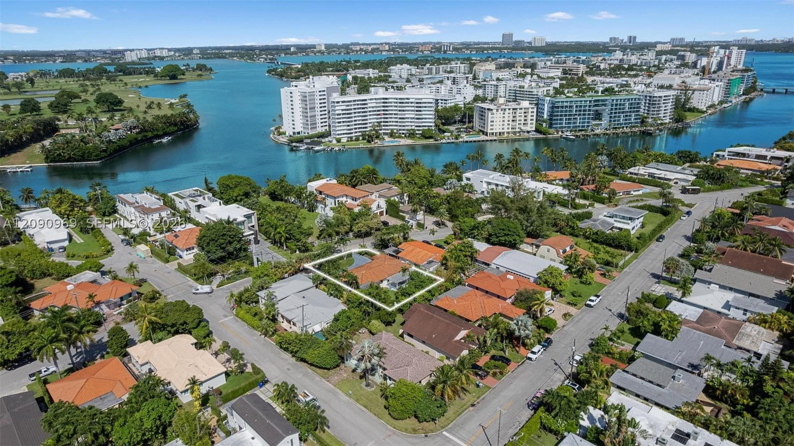 Real estate property located at 9217 Bay Dr, Miami-dade, Altos Del Mar No 5, Surfside, FL