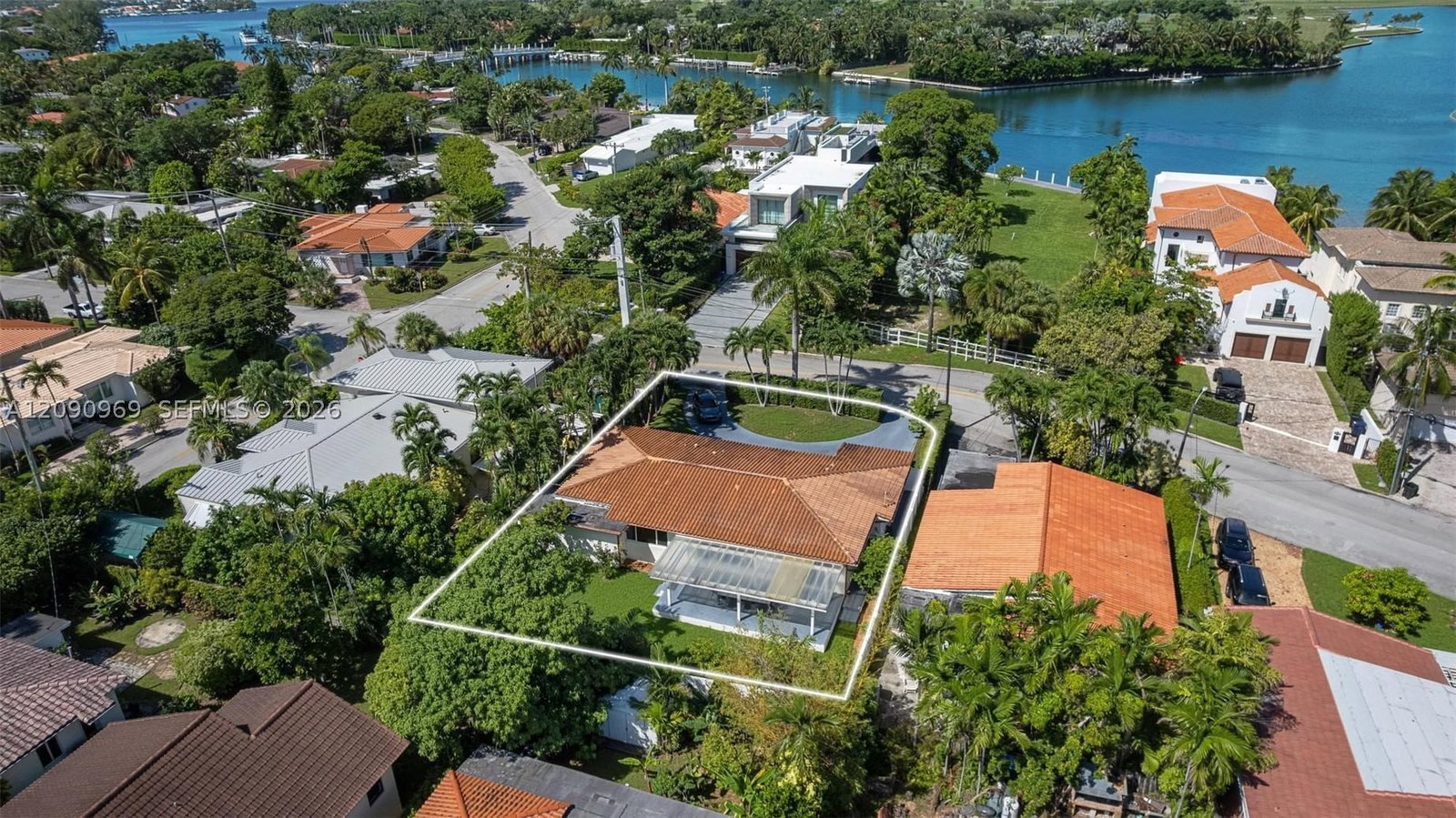 Real estate property located at 9217 Bay Dr, Miami-dade, Altos Del Mar No 5, Surfside, FL