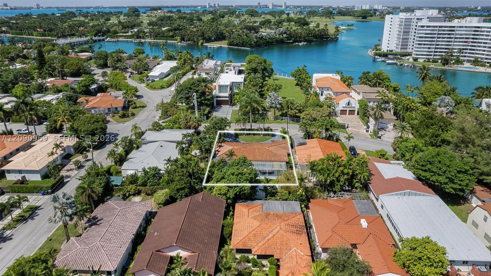 Real estate property located at 9217 Bay Dr, Miami-dade, Altos Del Mar No 5, Surfside, FL