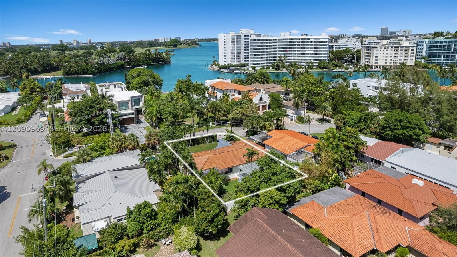 Real estate property located at 9217 Bay Dr, Miami-dade, Altos Del Mar No 5, Surfside, FL