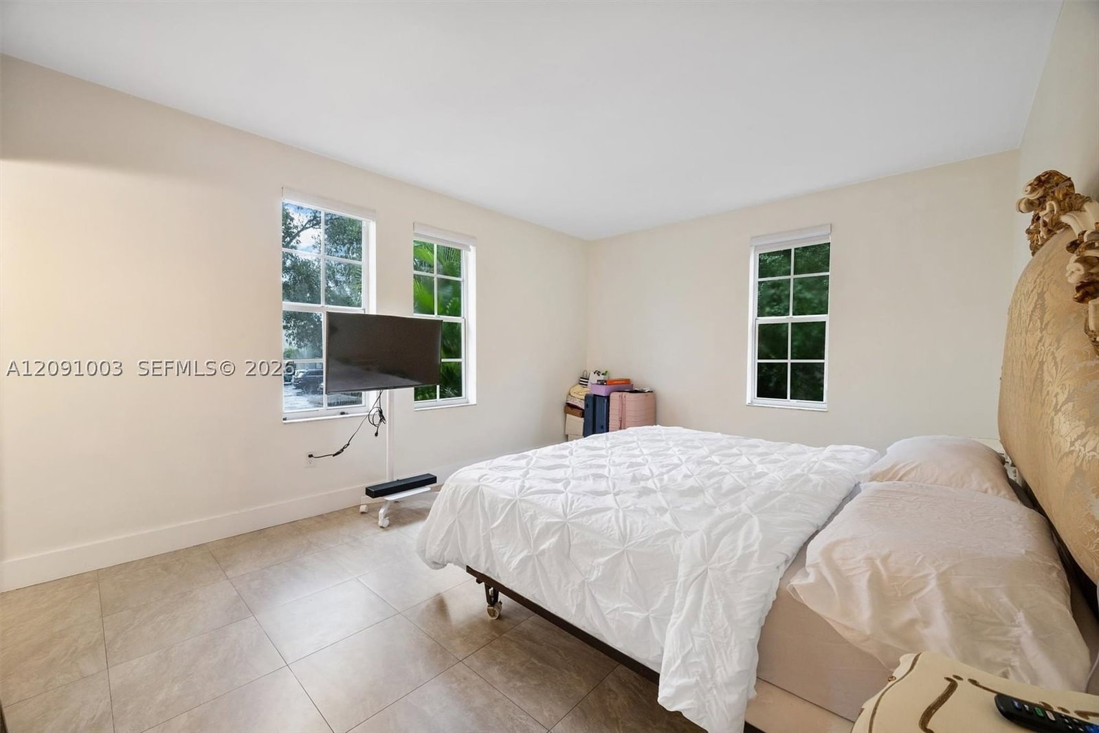 Real estate property located at 323 Navarre Ave #101, Miami-dade, The Gallery Plaza Condo, Coral Gables, FL