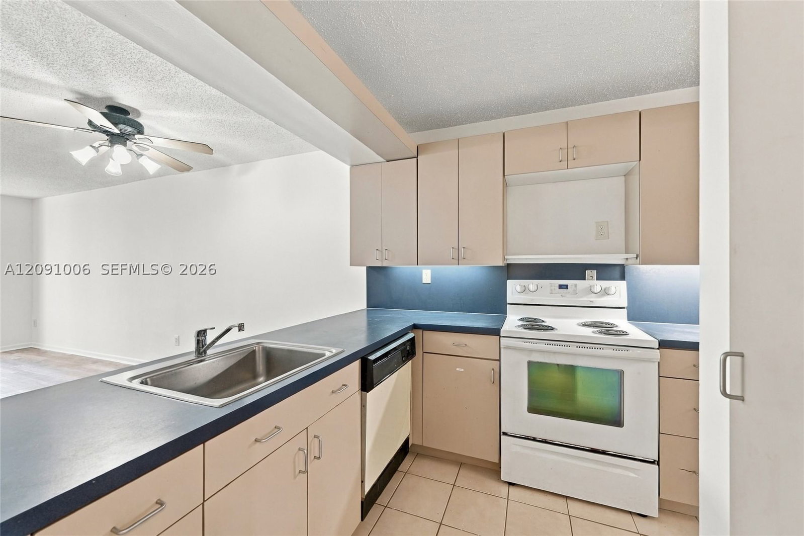 Real estate property located at 6800 Cypress Rd #411, Broward, Royal Palm At Plantation, Plantation, FL