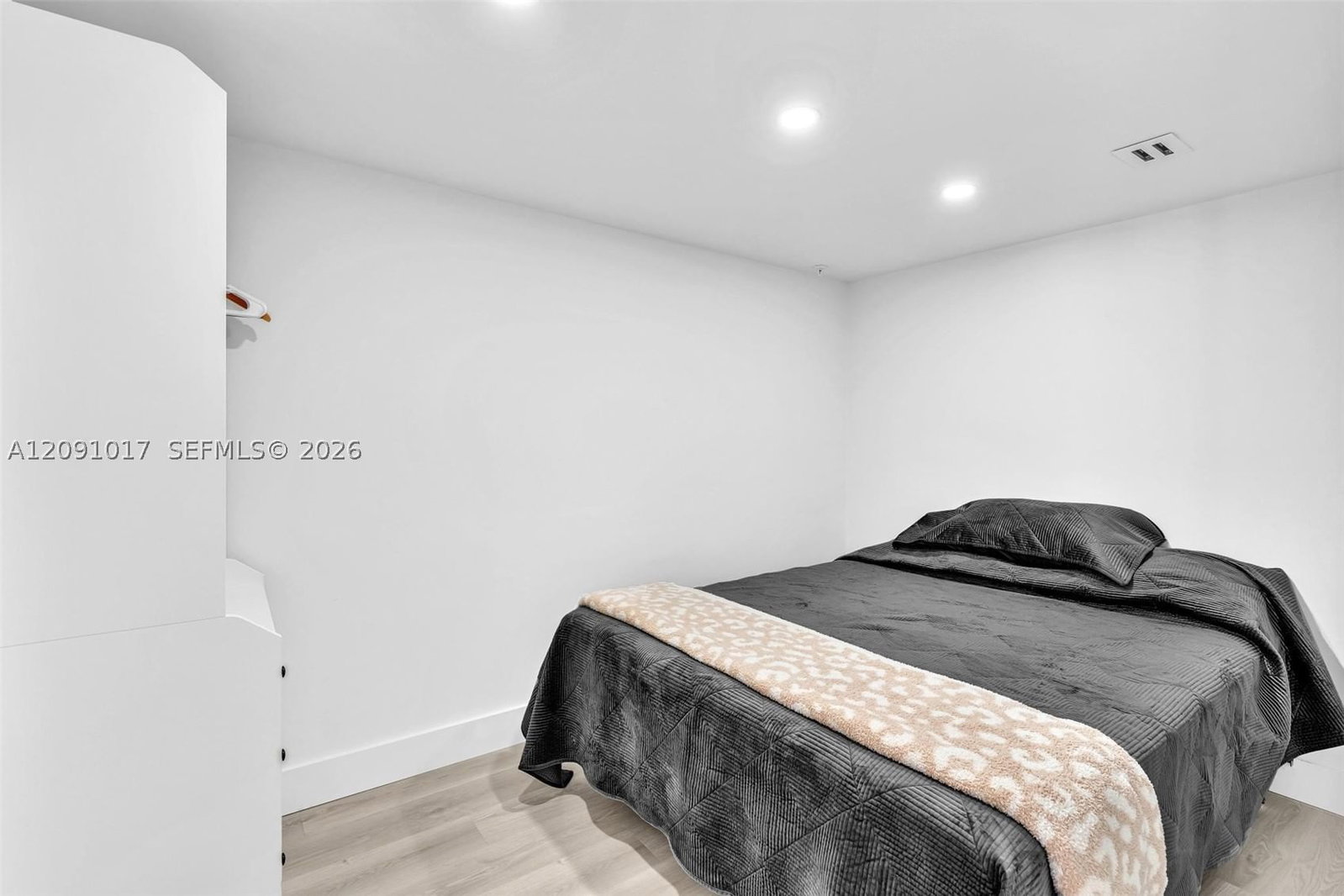 Real estate property located at 2625 Collins Ave #1109, Miami-dade, Oceanfront Plaza Condo, Miami Beach, FL