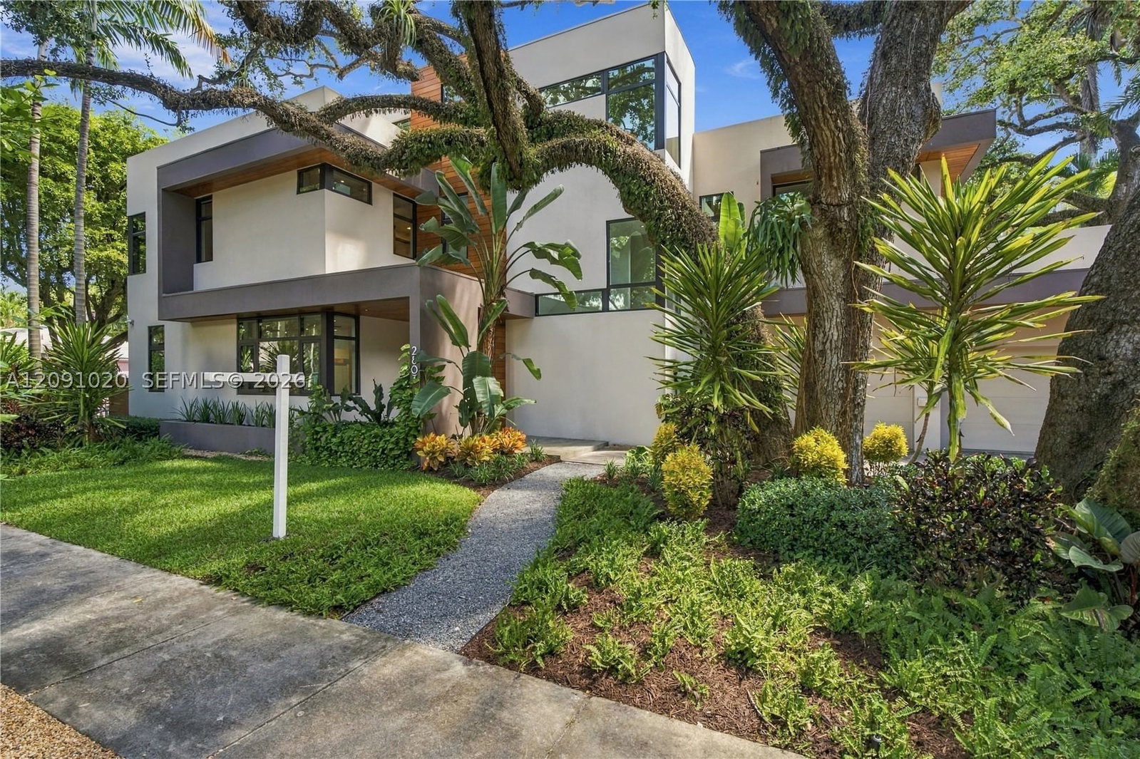Real estate property located at 2803 Crystal Ct, Miami-dade, Crystal Heights, Miami, FL