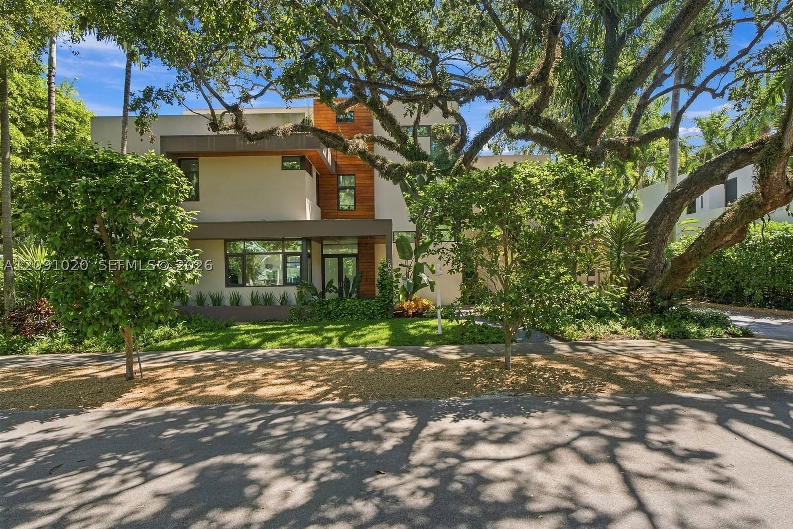 Real estate property located at 2803 Crystal Ct, Miami-dade, Crystal Heights, Miami, FL