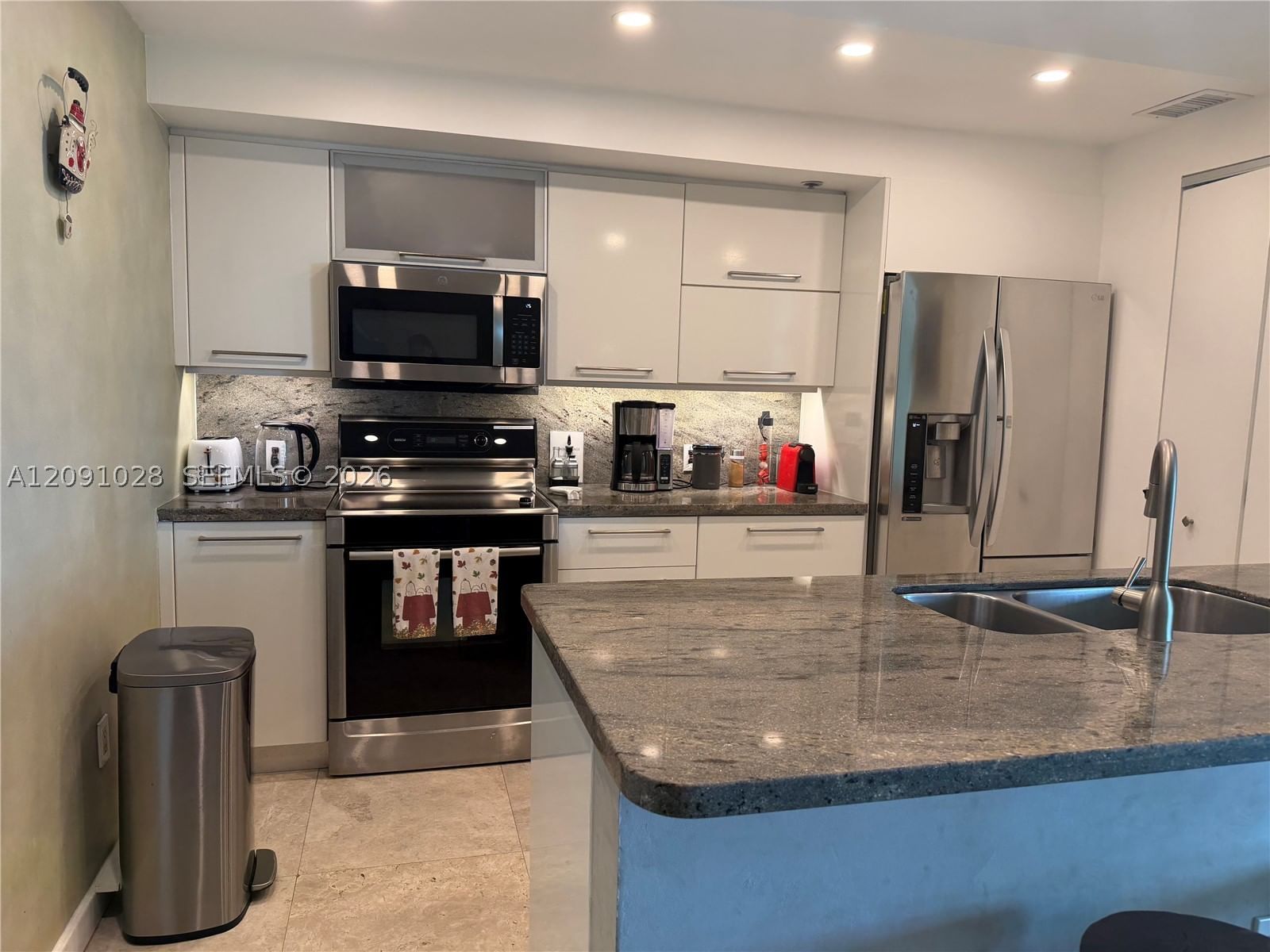 Real estate property located at 1330 Ocean Dr R5B, Miami-dade, The Netherland Condo, Miami Beach, FL