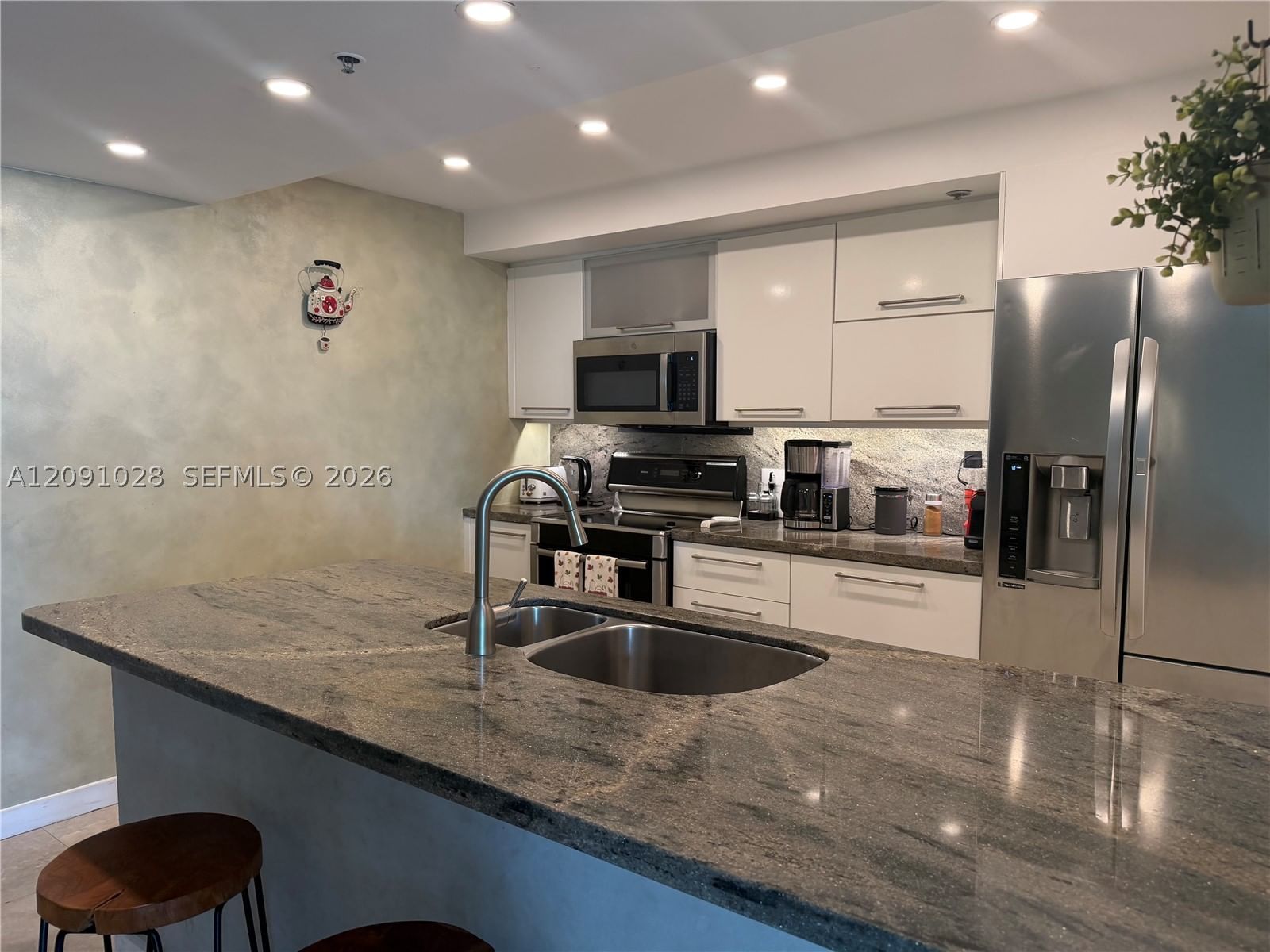 Real estate property located at 1330 Ocean Dr R5B, Miami-dade, The Netherland Condo, Miami Beach, FL