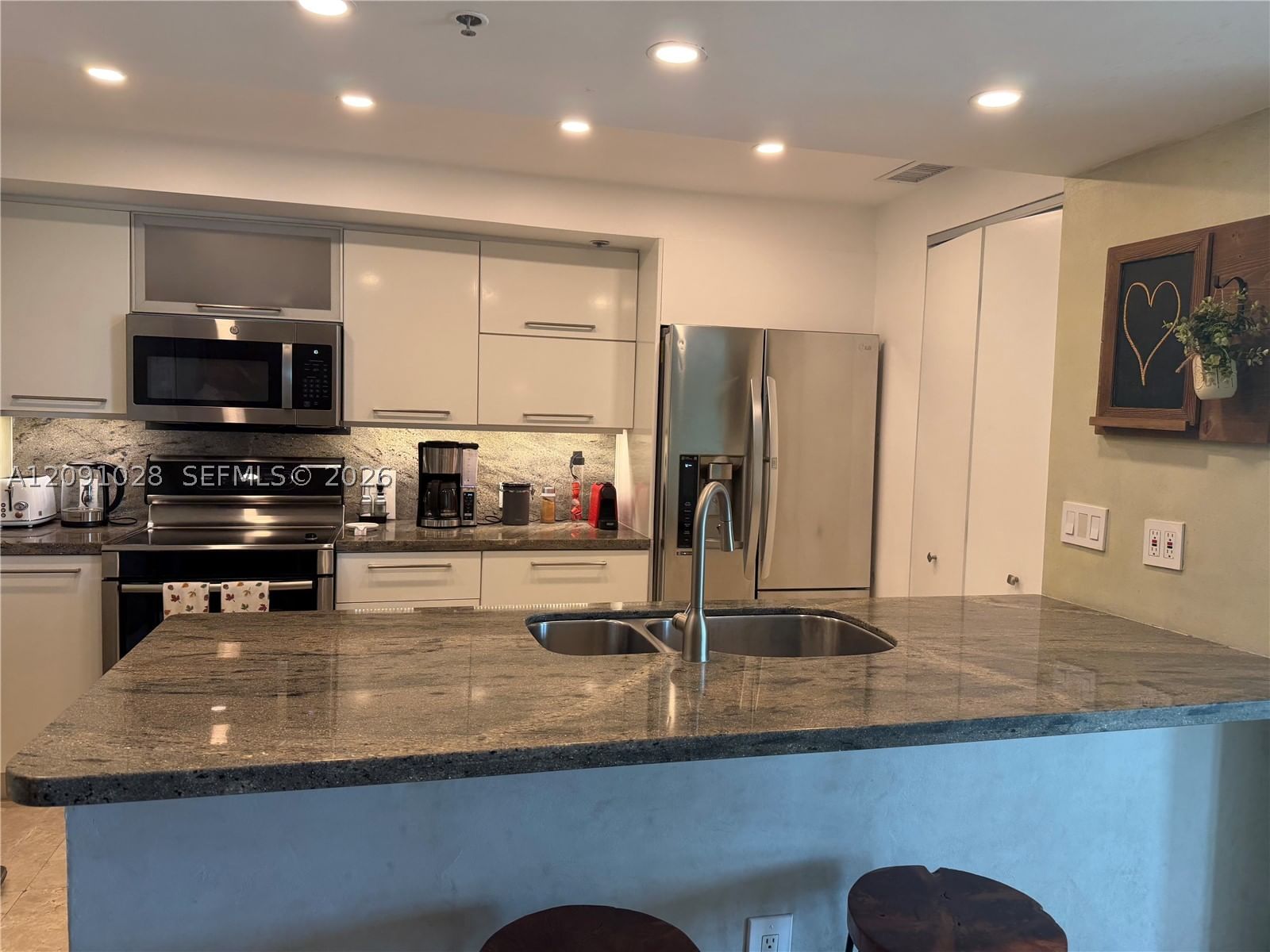 Real estate property located at 1330 Ocean Dr R5B, Miami-dade, The Netherland Condo, Miami Beach, FL