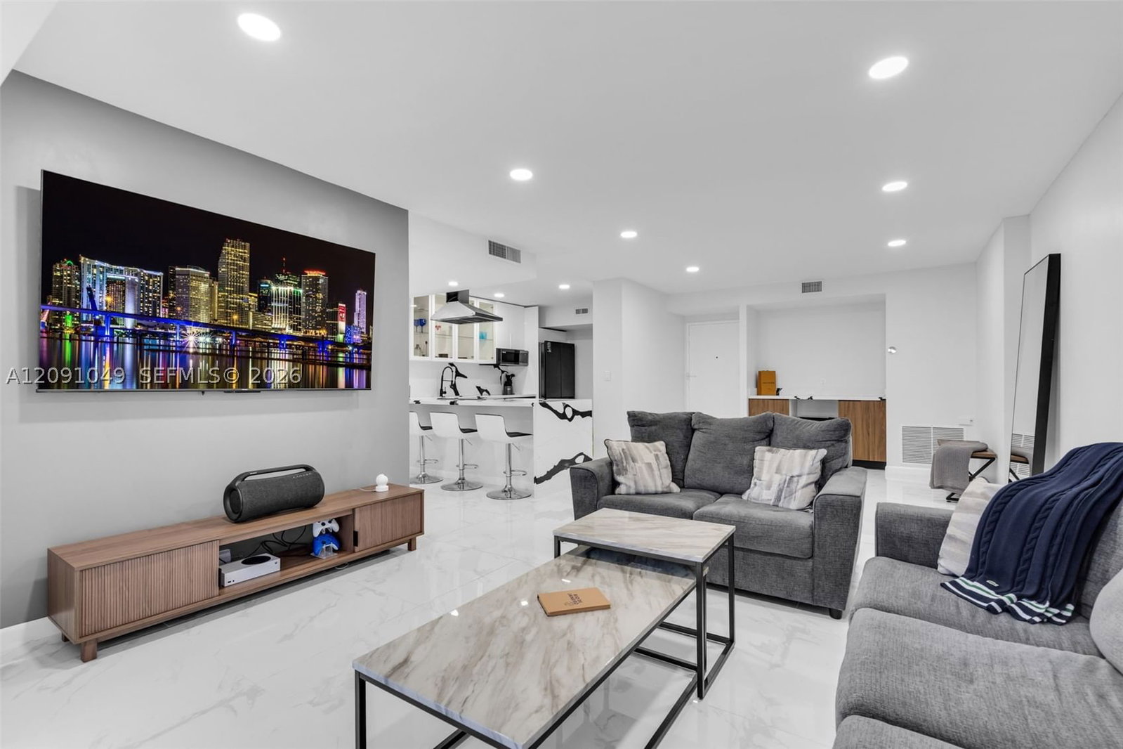 Real estate property located at 3800 Hillcrest Dr #203, Broward, Hillcrest East No 25 Cond, Hollywood, FL