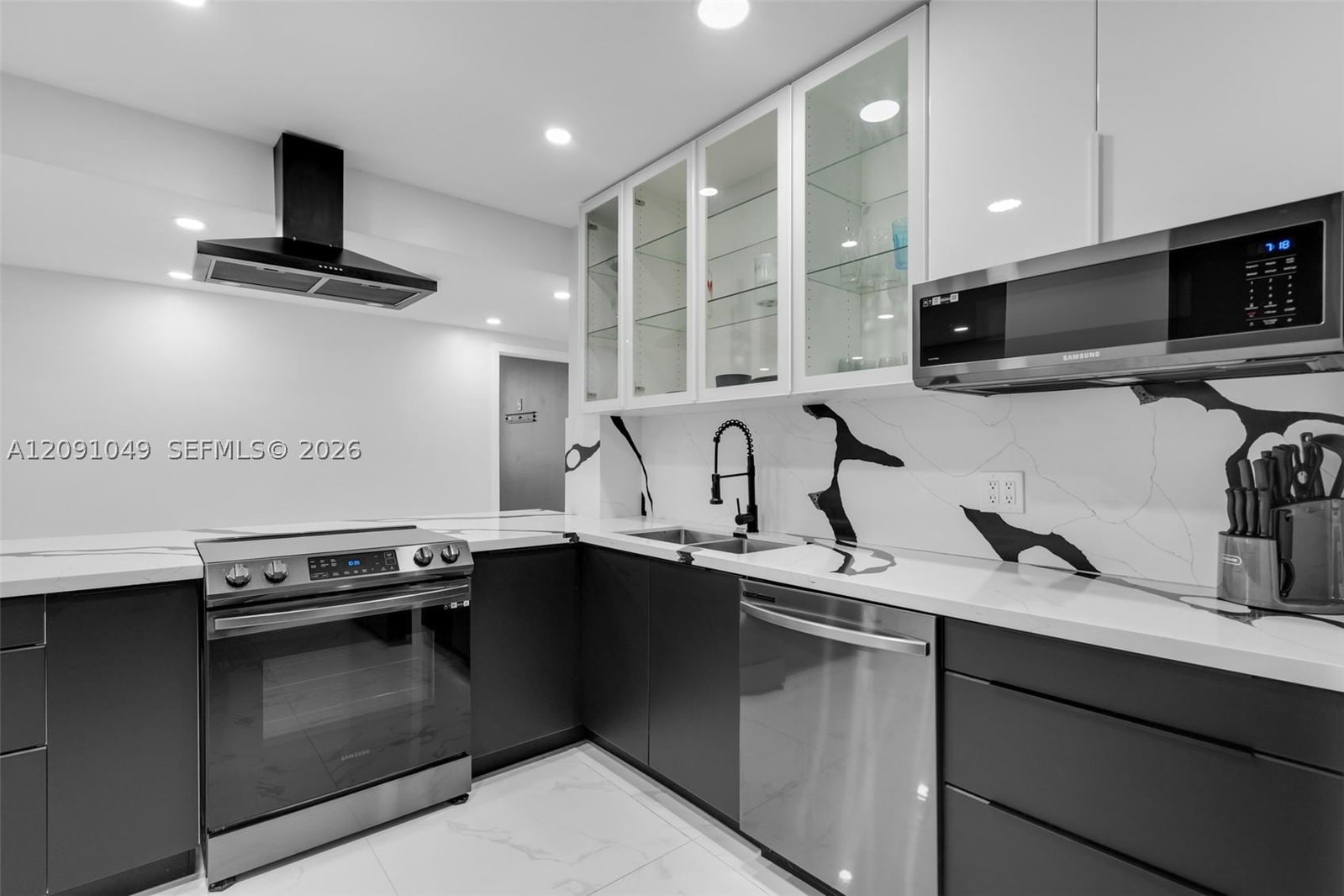 Real estate property located at 3800 Hillcrest Dr #203, Broward, Hillcrest East No 25 Cond, Hollywood, FL