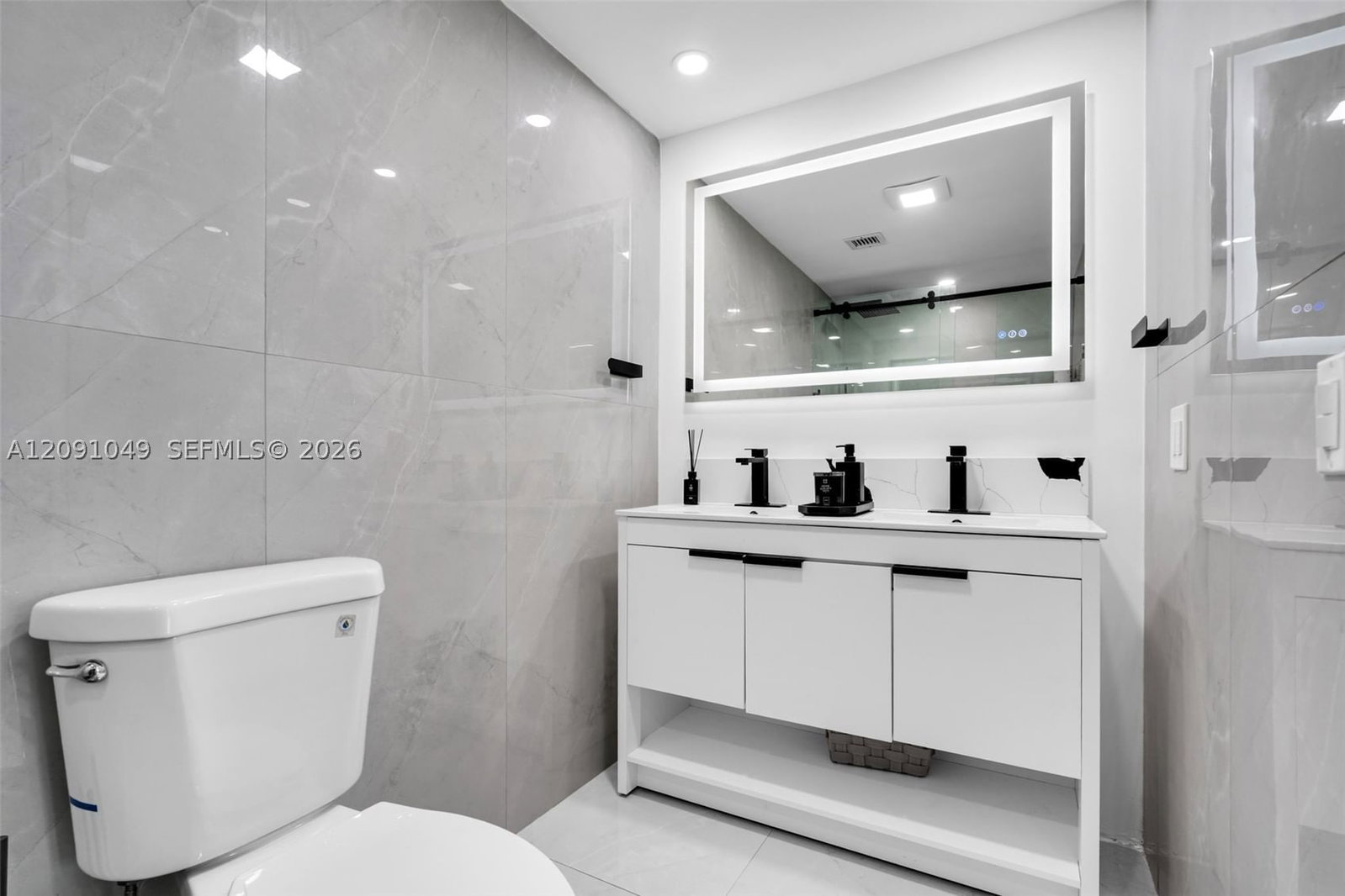 Real estate property located at 3800 Hillcrest Dr #203, Broward, Hillcrest East No 25 Cond, Hollywood, FL