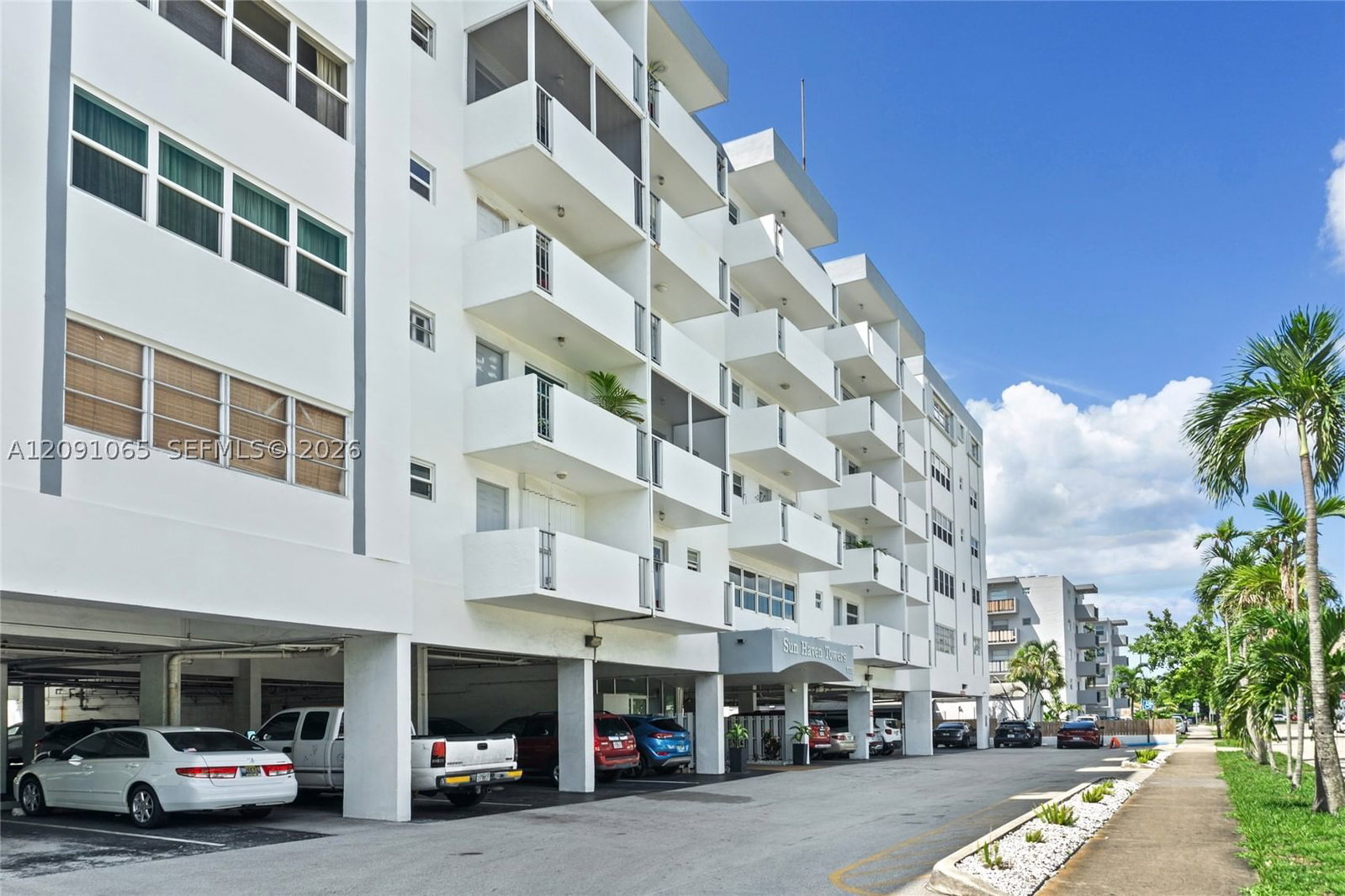 Real estate property located at 1720 Jefferson St #407, Broward, Sun Haven Towers Condo, Hollywood, FL