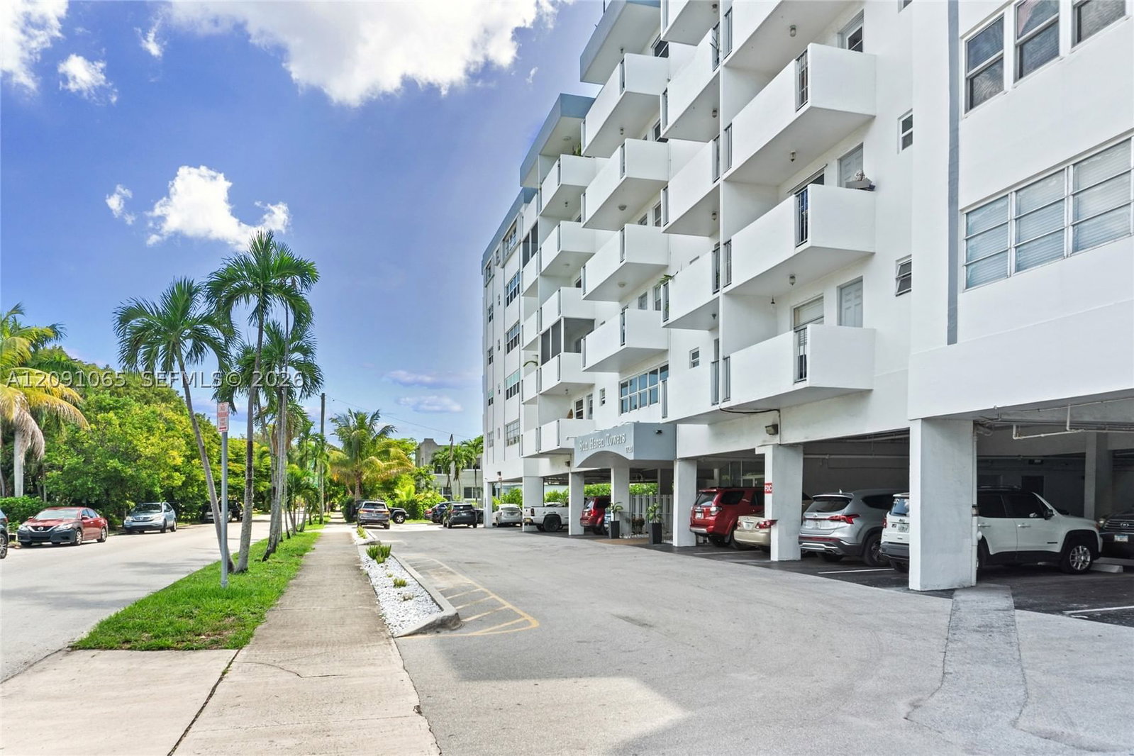 Real estate property located at 1720 Jefferson St #407, Broward, Sun Haven Towers Condo, Hollywood, FL