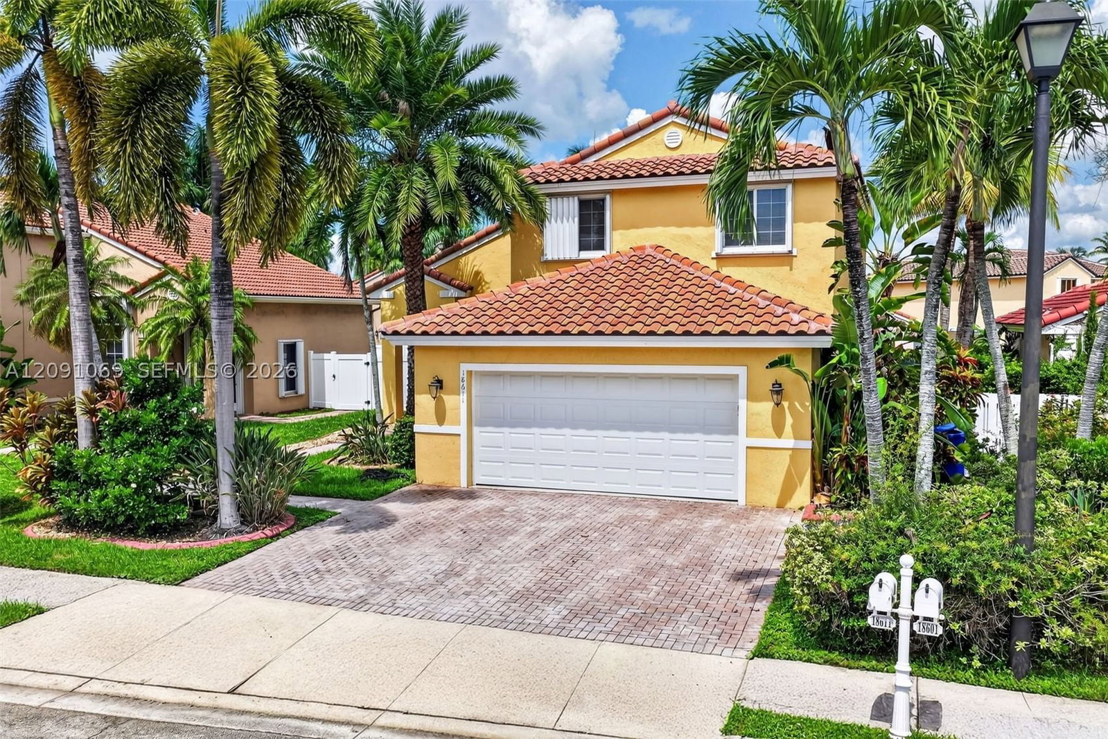 Real estate property located at 18611 11th St, Broward, Chapel Trail Ii, Pembroke Pines, FL