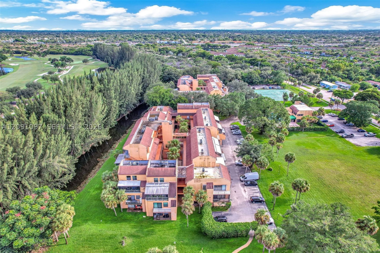 Real estate property located at 430 Commodore Dr #304, Broward, Lago West Condominium, Plantation, FL
