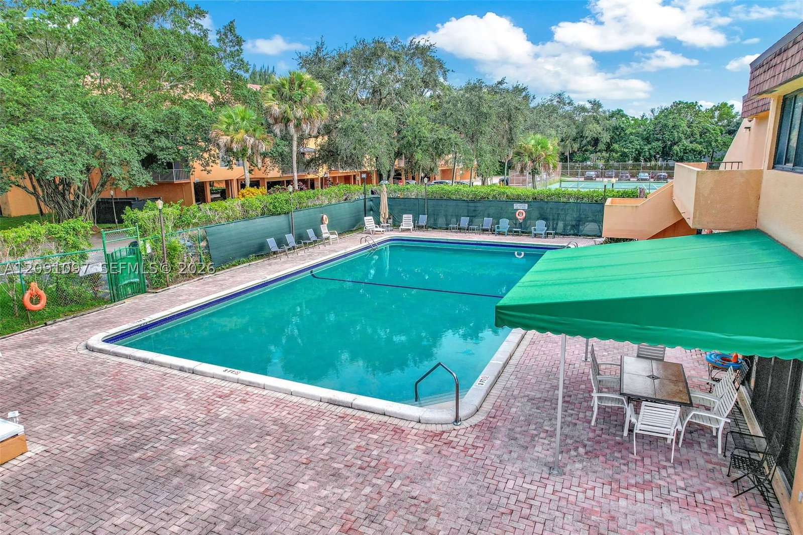 Real estate property located at 430 Commodore Dr #304, Broward, Lago West Condominium, Plantation, FL