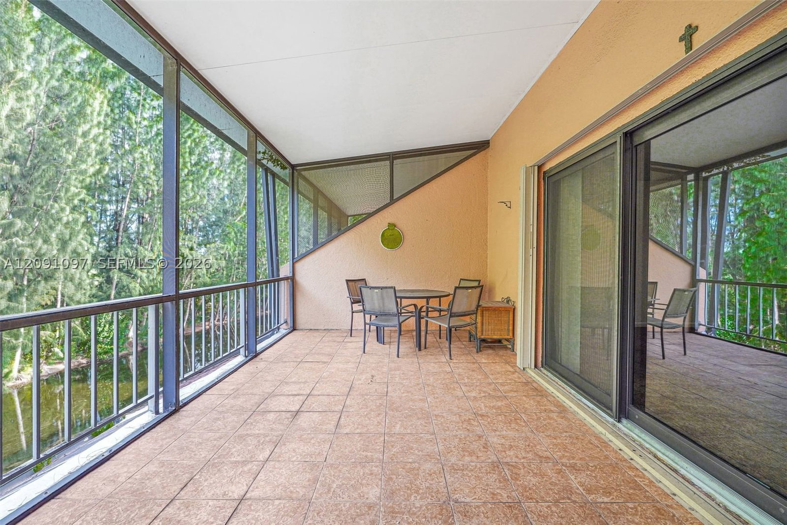 Real estate property located at 430 Commodore Dr #304, Broward, Lago West Condominium, Plantation, FL