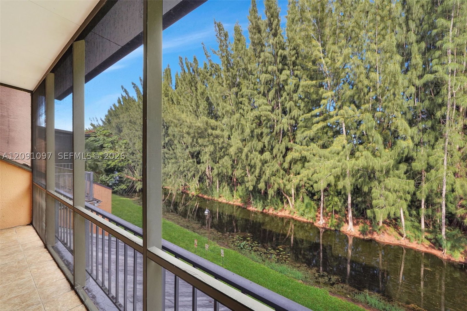 Real estate property located at 430 Commodore Dr #304, Broward, Lago West Condominium, Plantation, FL